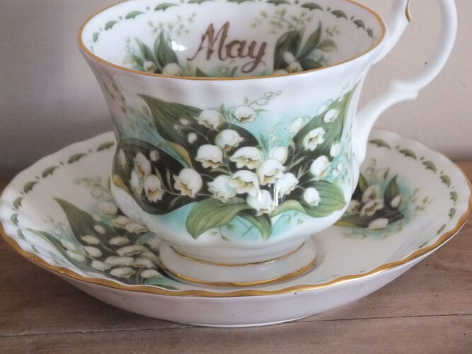 Tasse muguet mois de mai en porcelaine anglaise Royal Albert