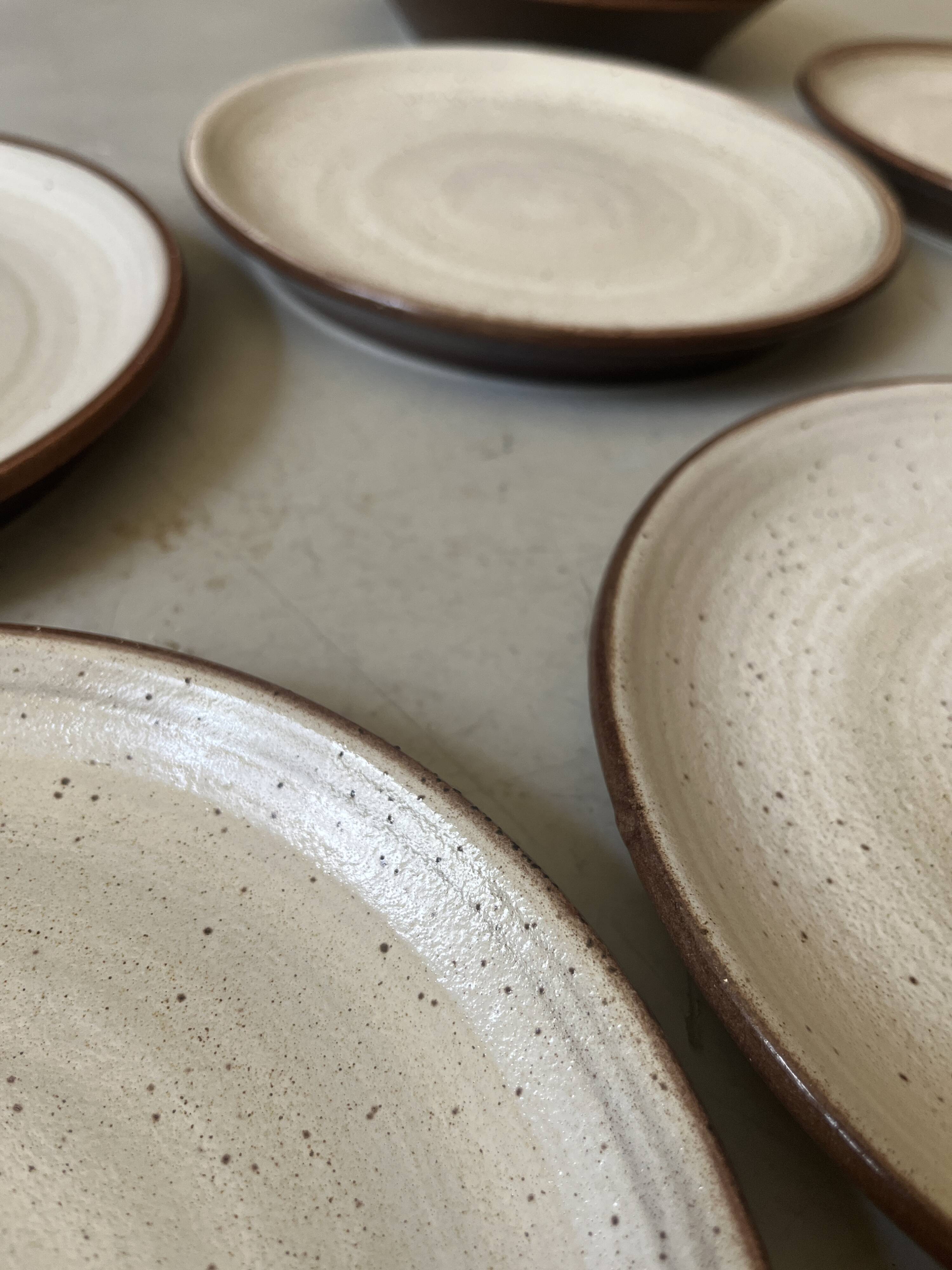 dessert service 6 flat plates + 2 soup plates in Gien sandstone, 1970