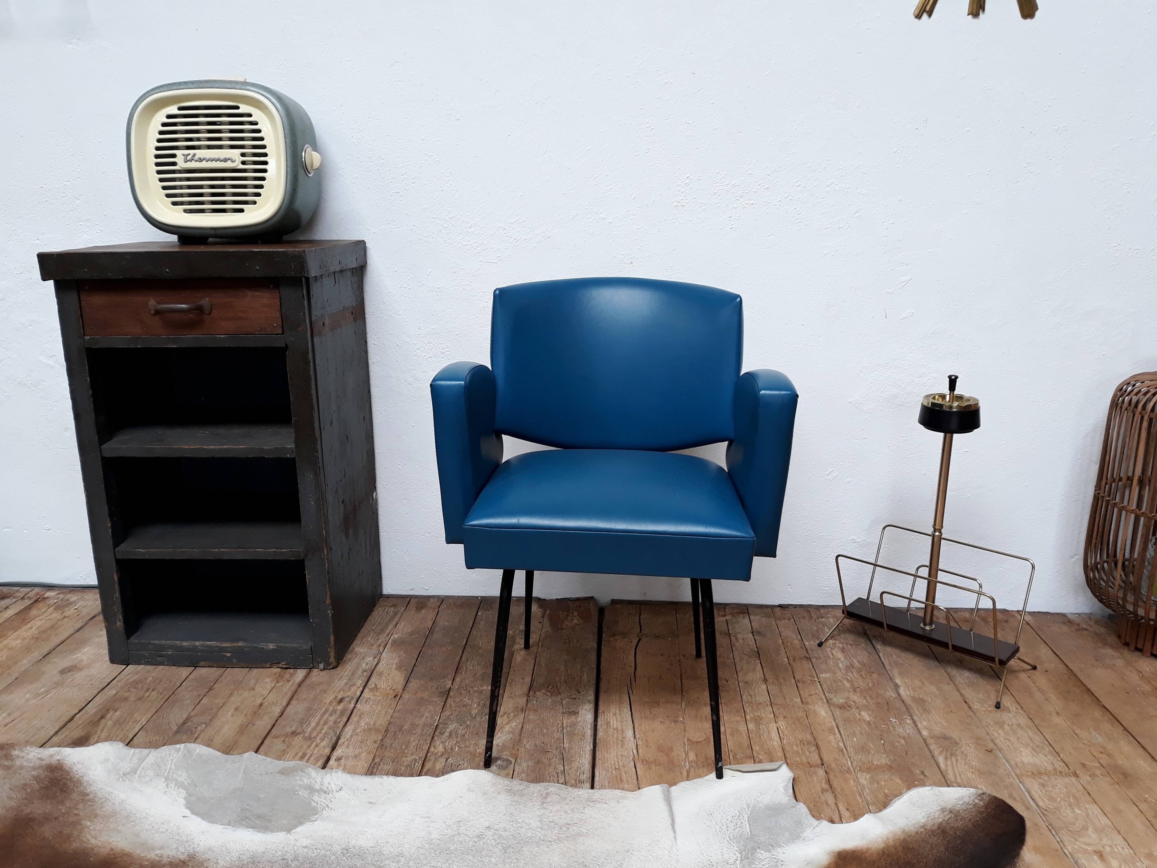 Fauteuil vintage en skaï et pieds métal