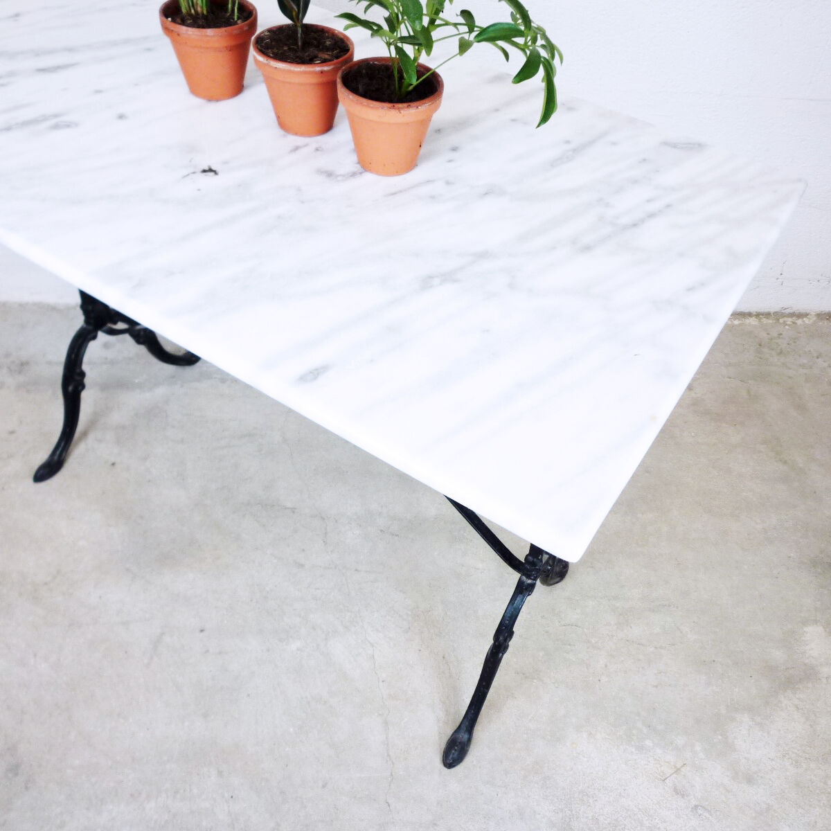 Bistro marble table