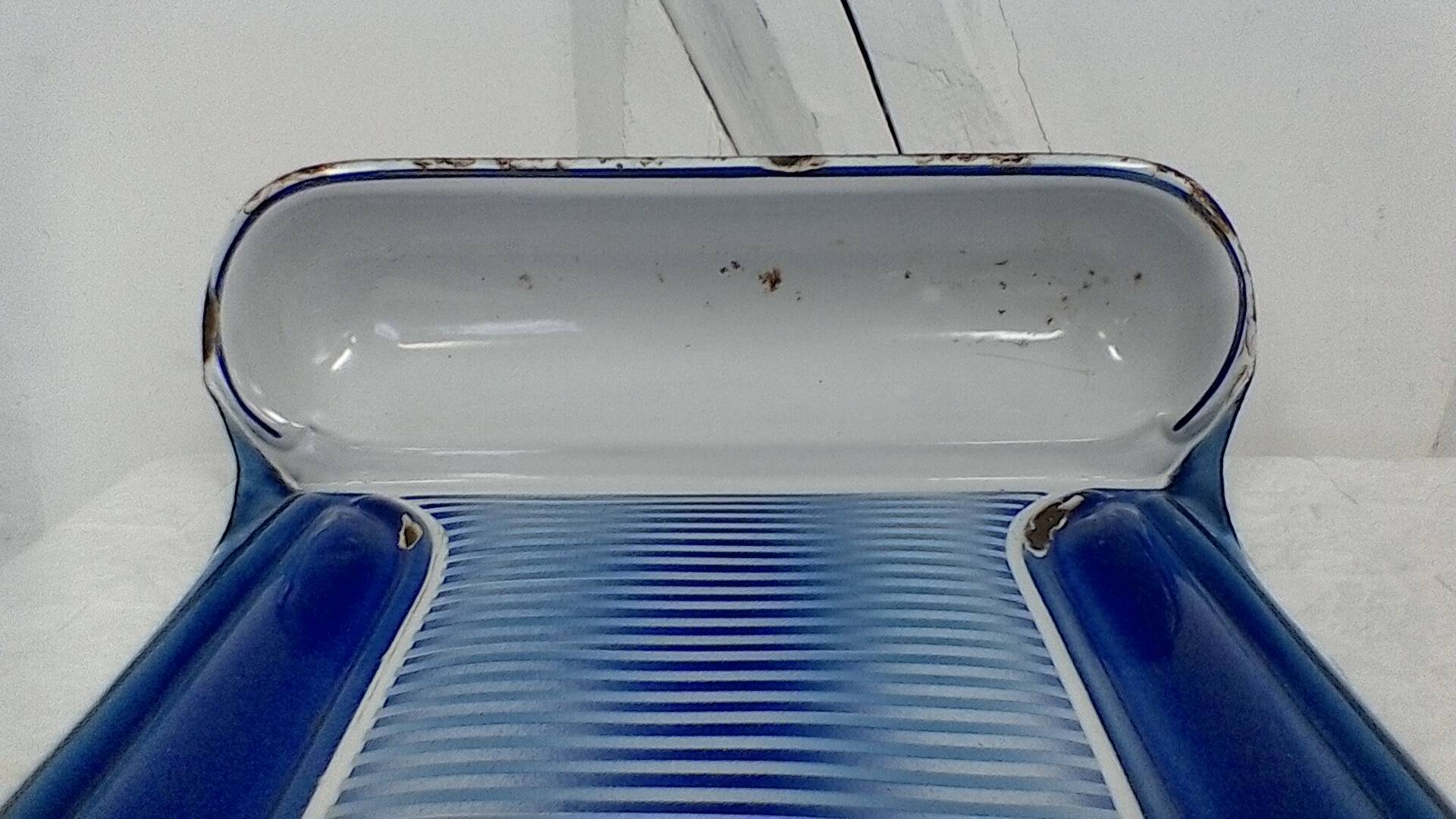 Kitchen utensil holder, enamel, vintage.