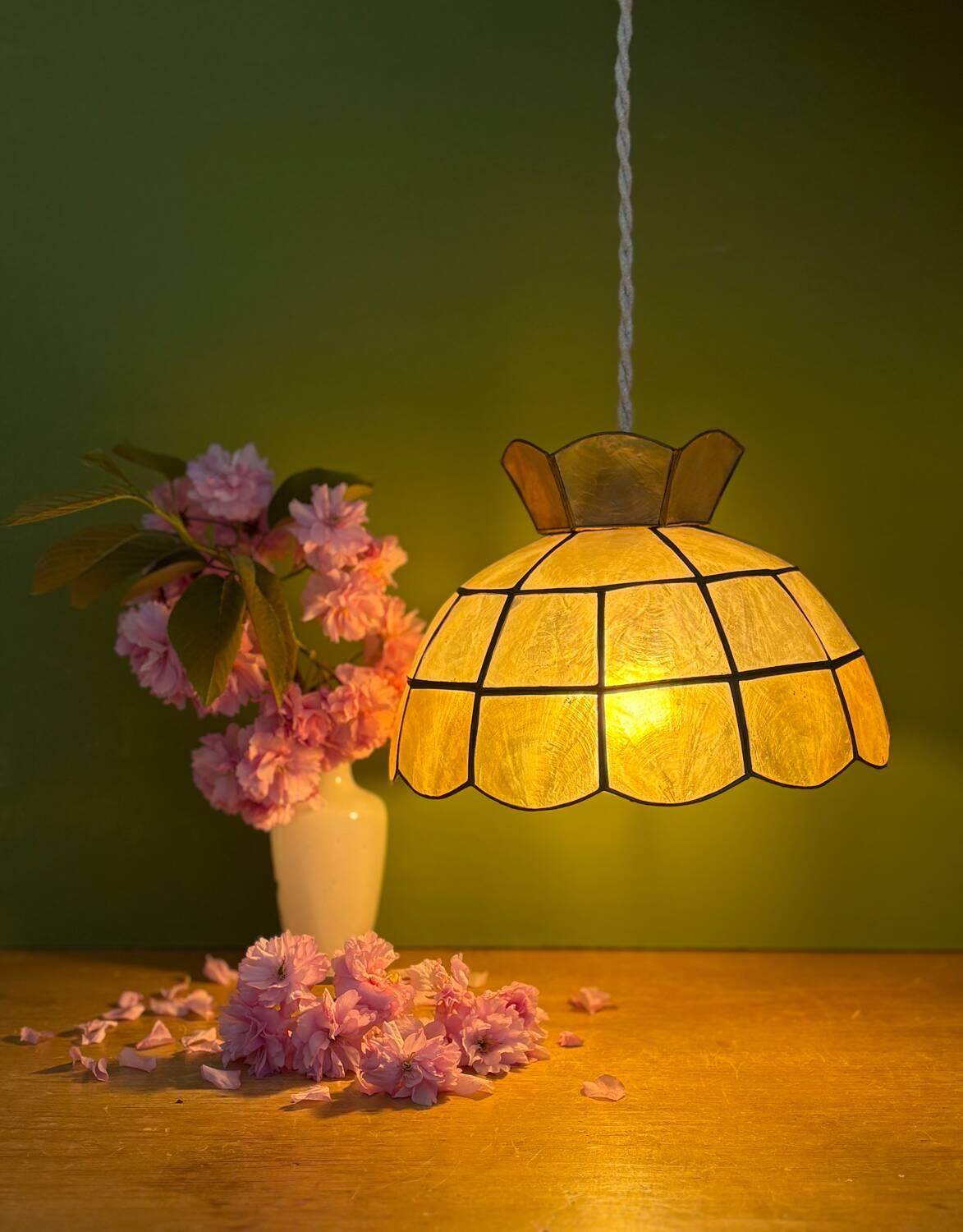 Vintage pearl pendant light