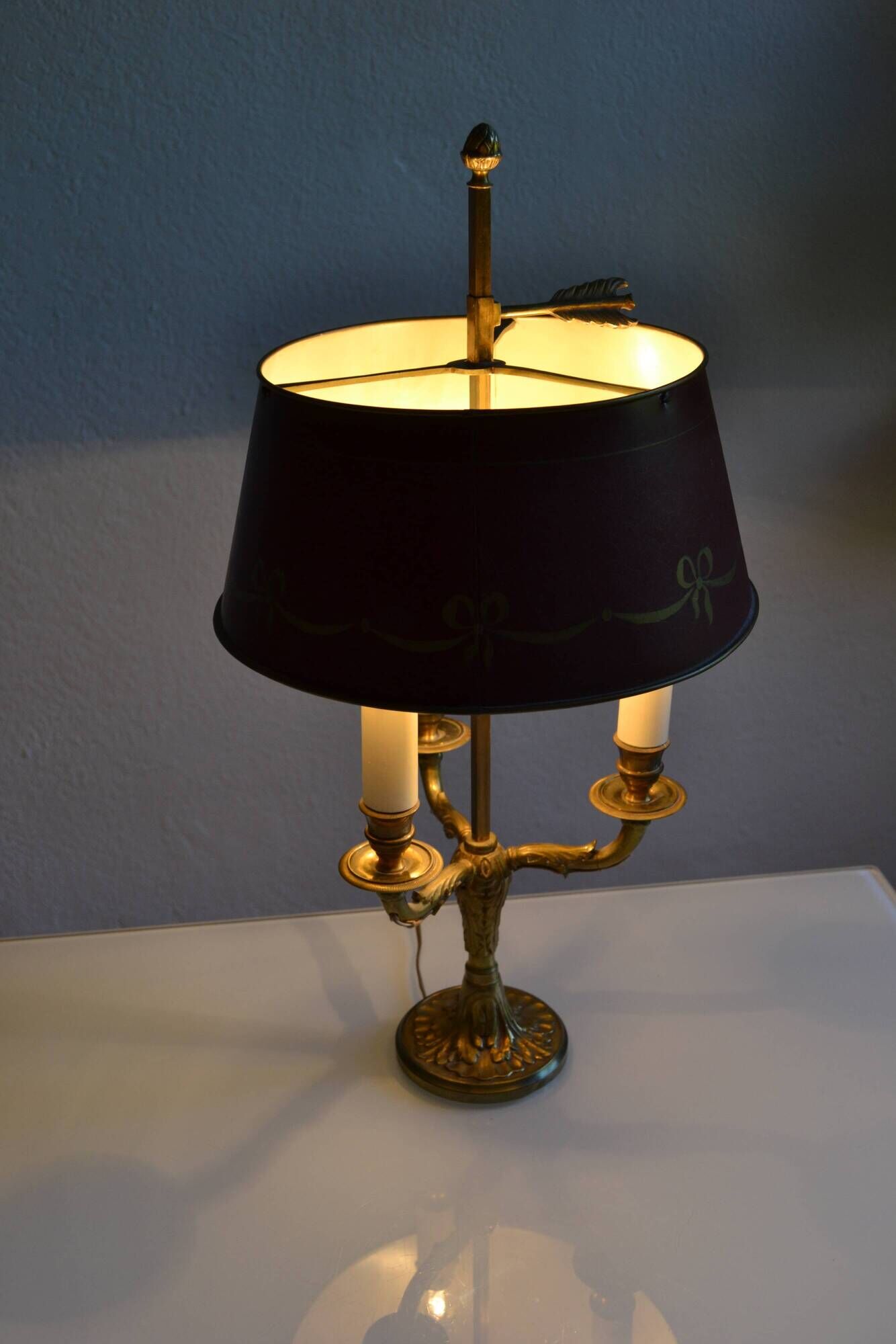 Lampe bouillotte 3 feux bronze et abat jour tôle bordeaux