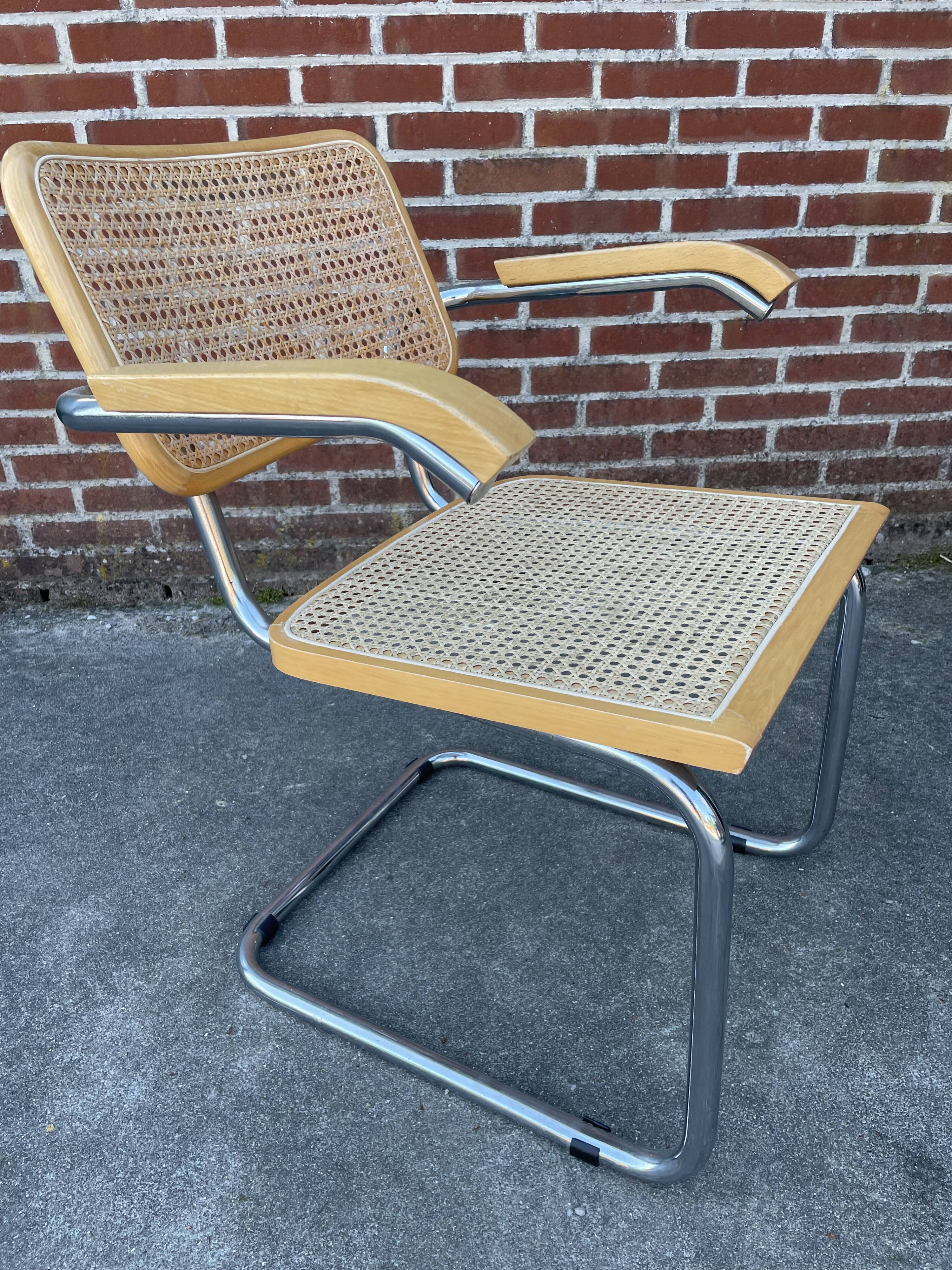 Cesca chair B64 with armrests by Marcel Breuer Design