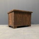 Popular art box with striped pattern