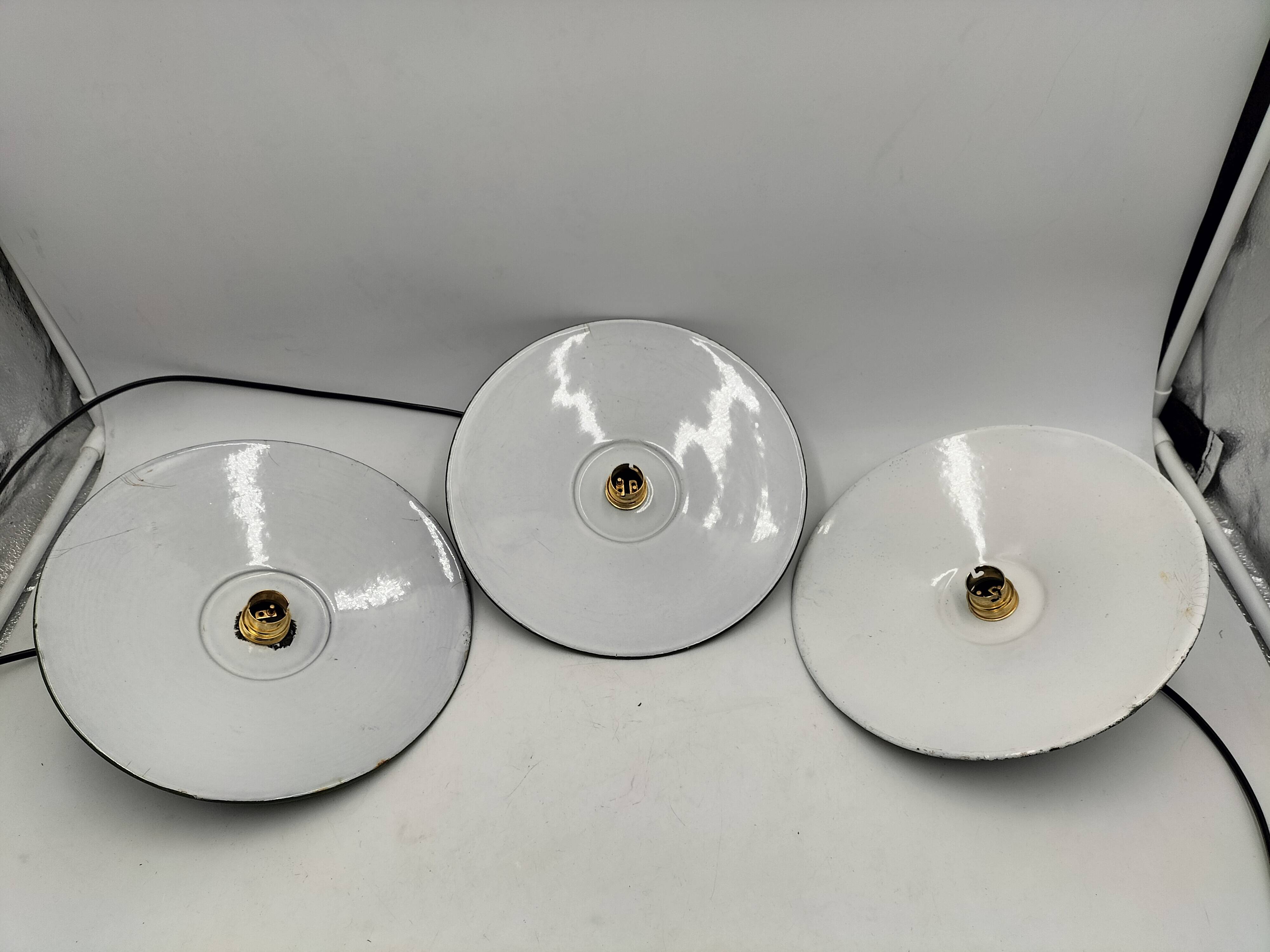 Enamelled sheet metal suspensions