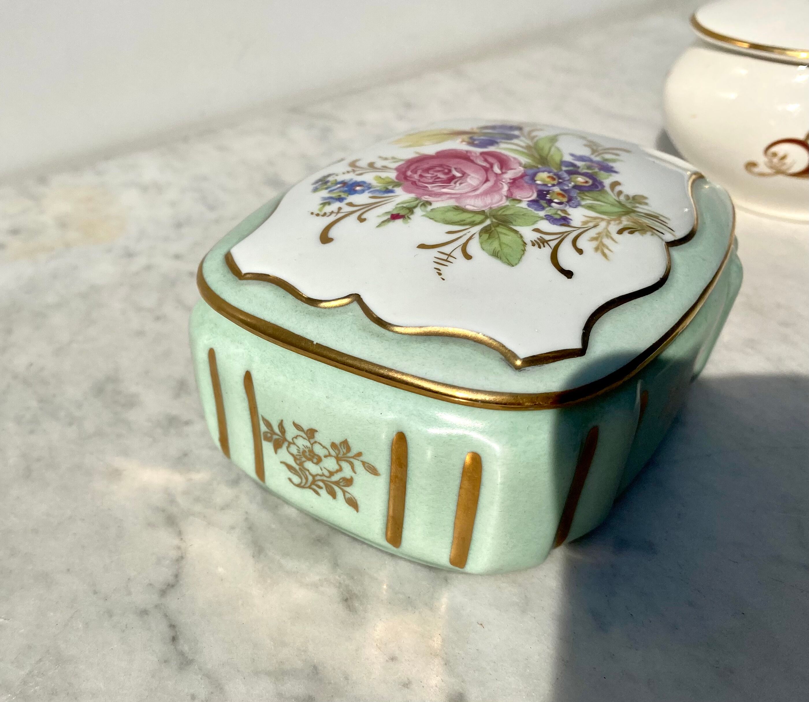 Porcelain jewelry box from Limoges Porteron vintage 60s perfect condition