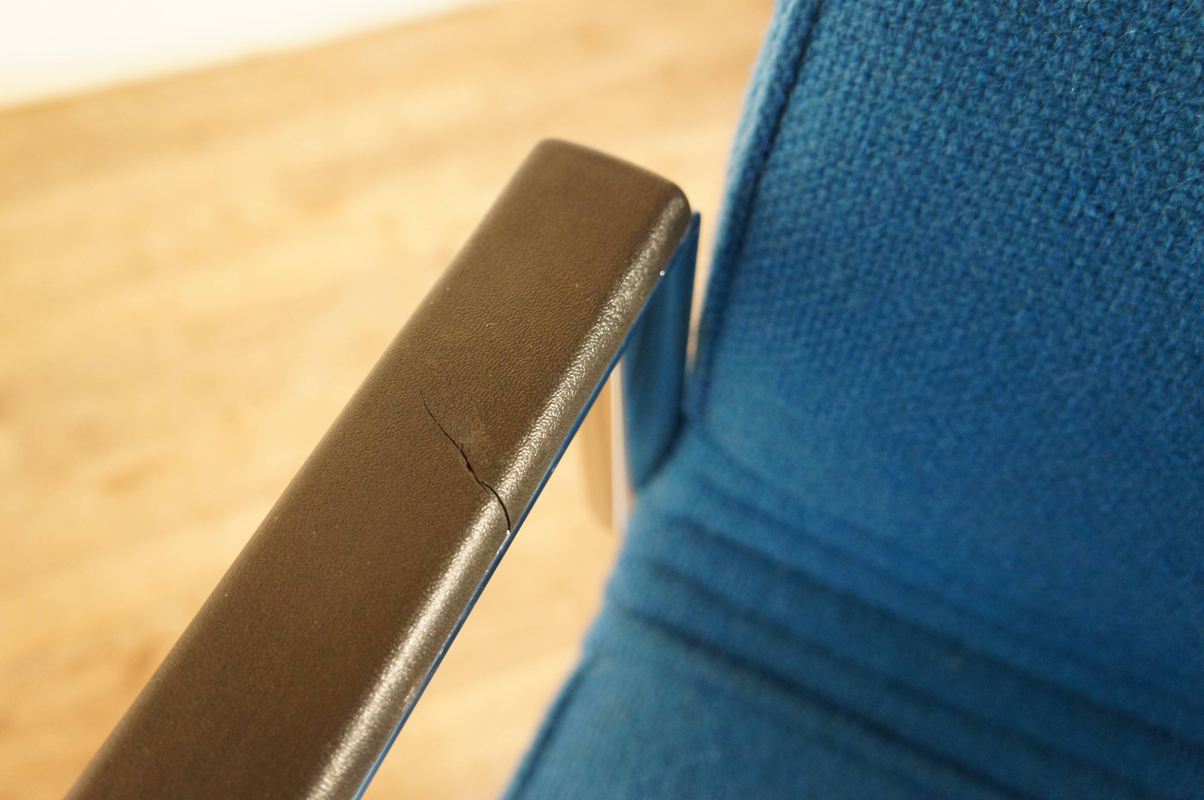 Cantilever chair with chrome metal armrests & blue wool
