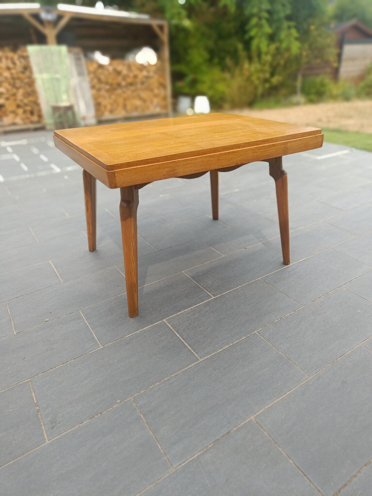 Table scandinave en chêne – 110 × 90 cm