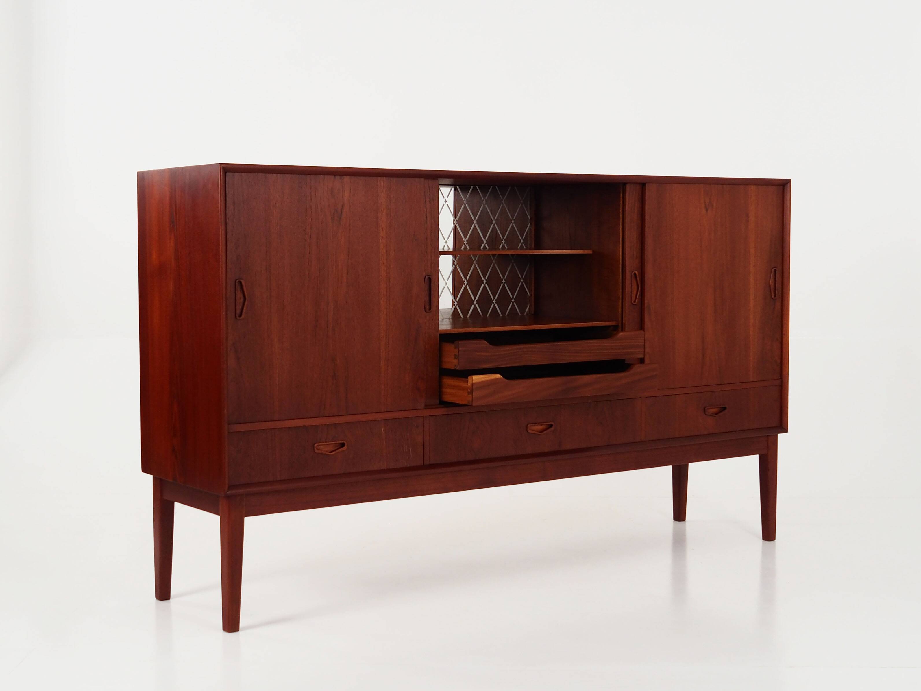 Buffet haut en teck, design danois, années 1970, production : Danemark