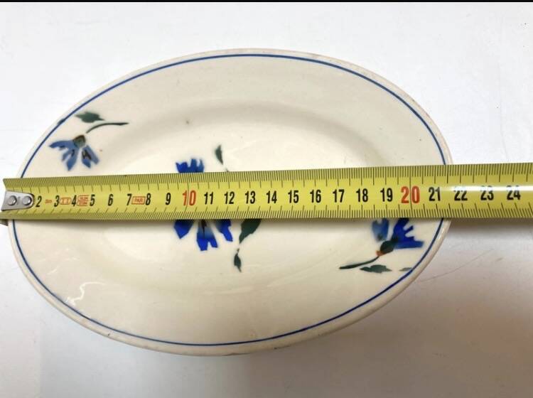 Many oval service dishes Moulin des Loups Hamage