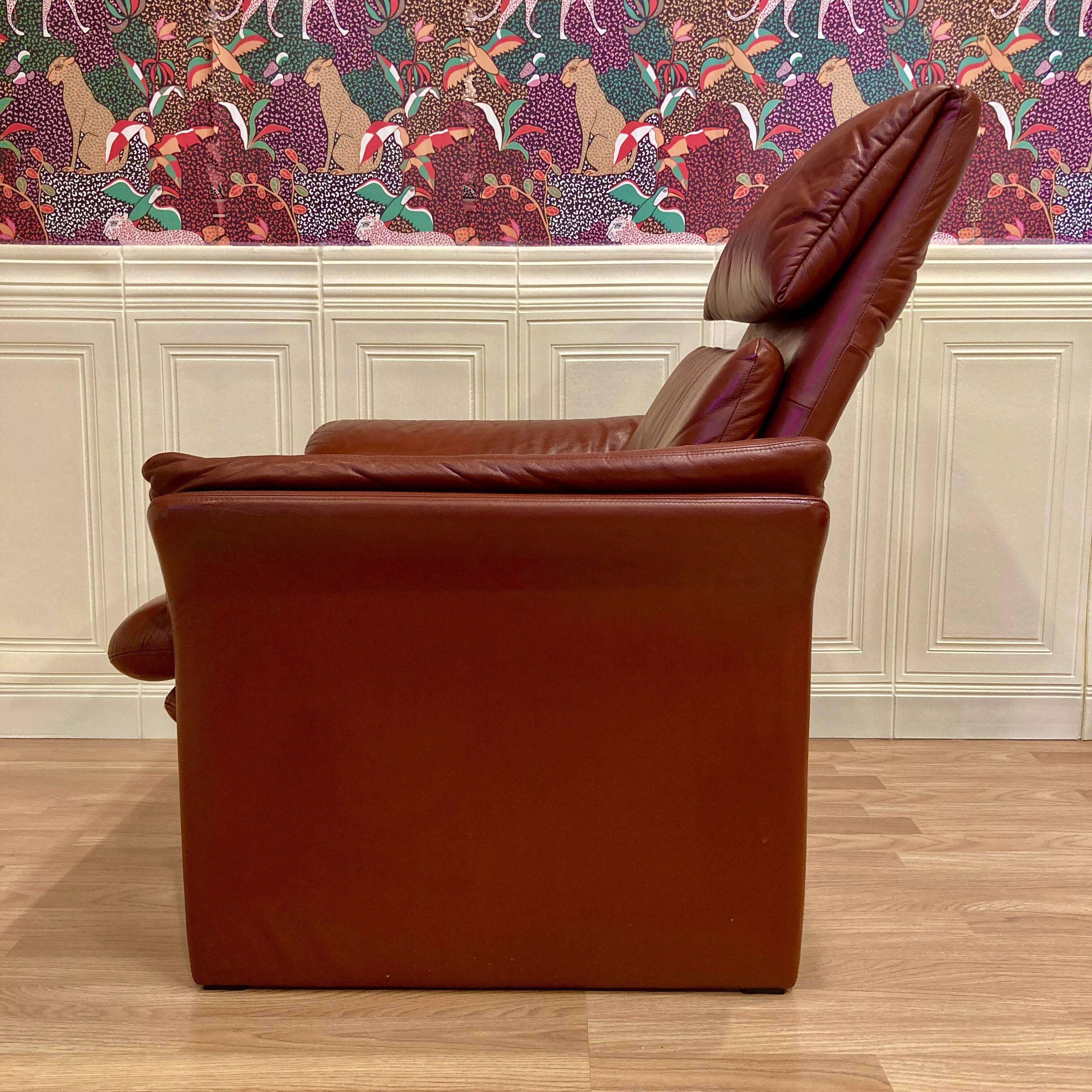 Adjustable and modular leather design armchair.