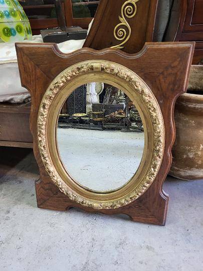 Wooden and gilded mirror with medallion center n°3