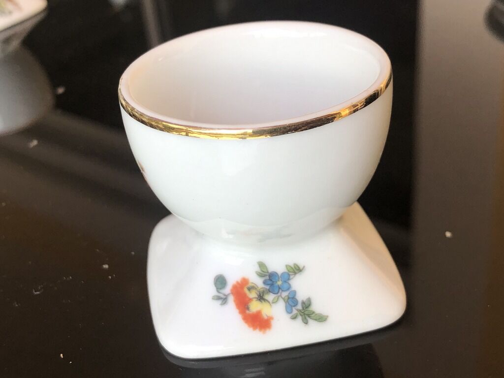 2 vintage porcelain shells