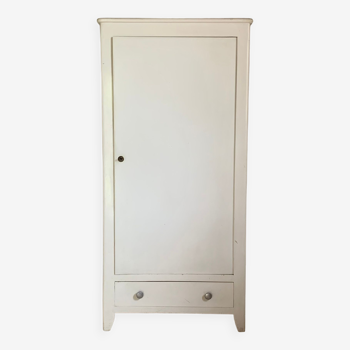 Armoire parisienne