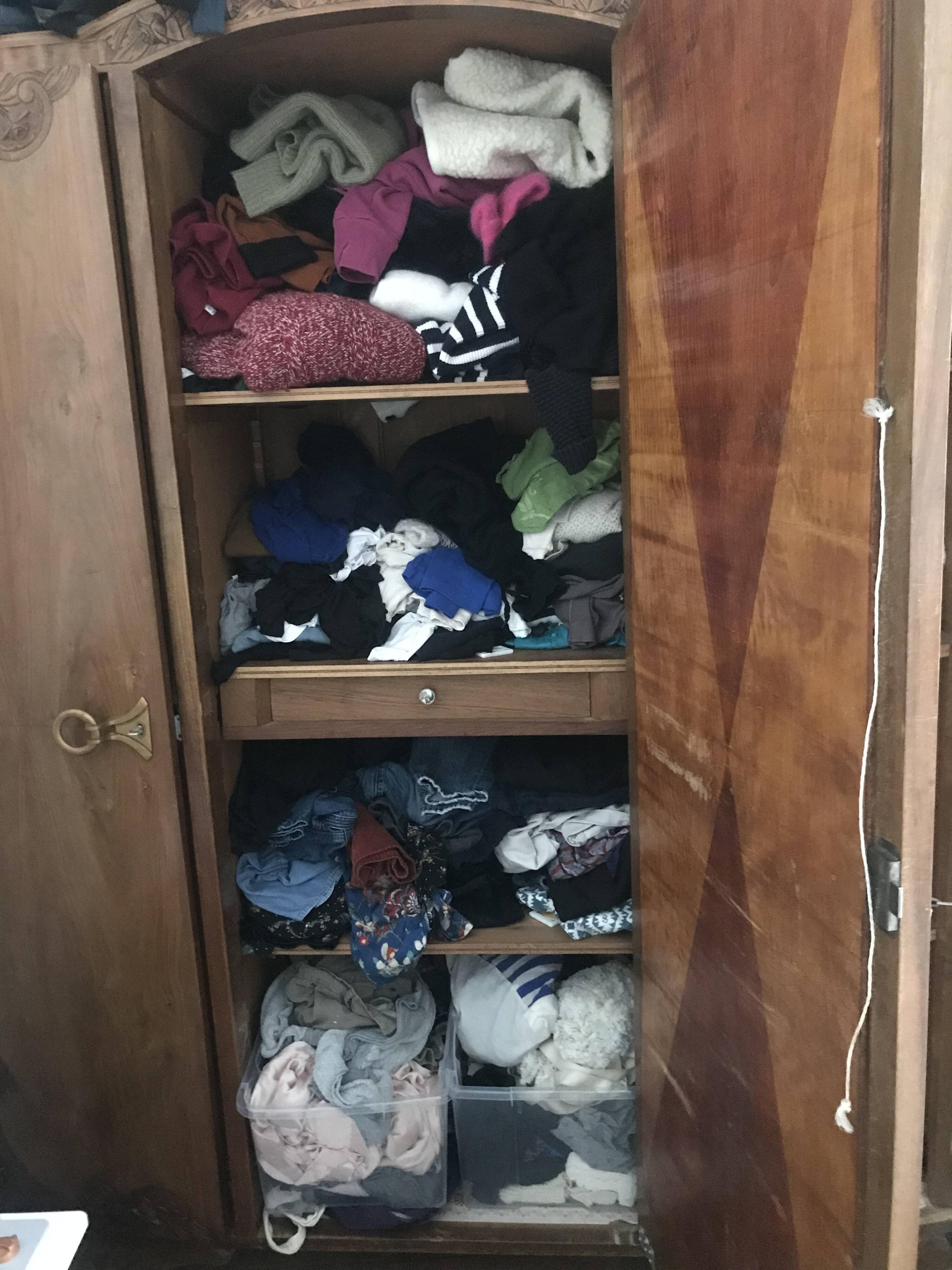 Carved dressing wardrobe