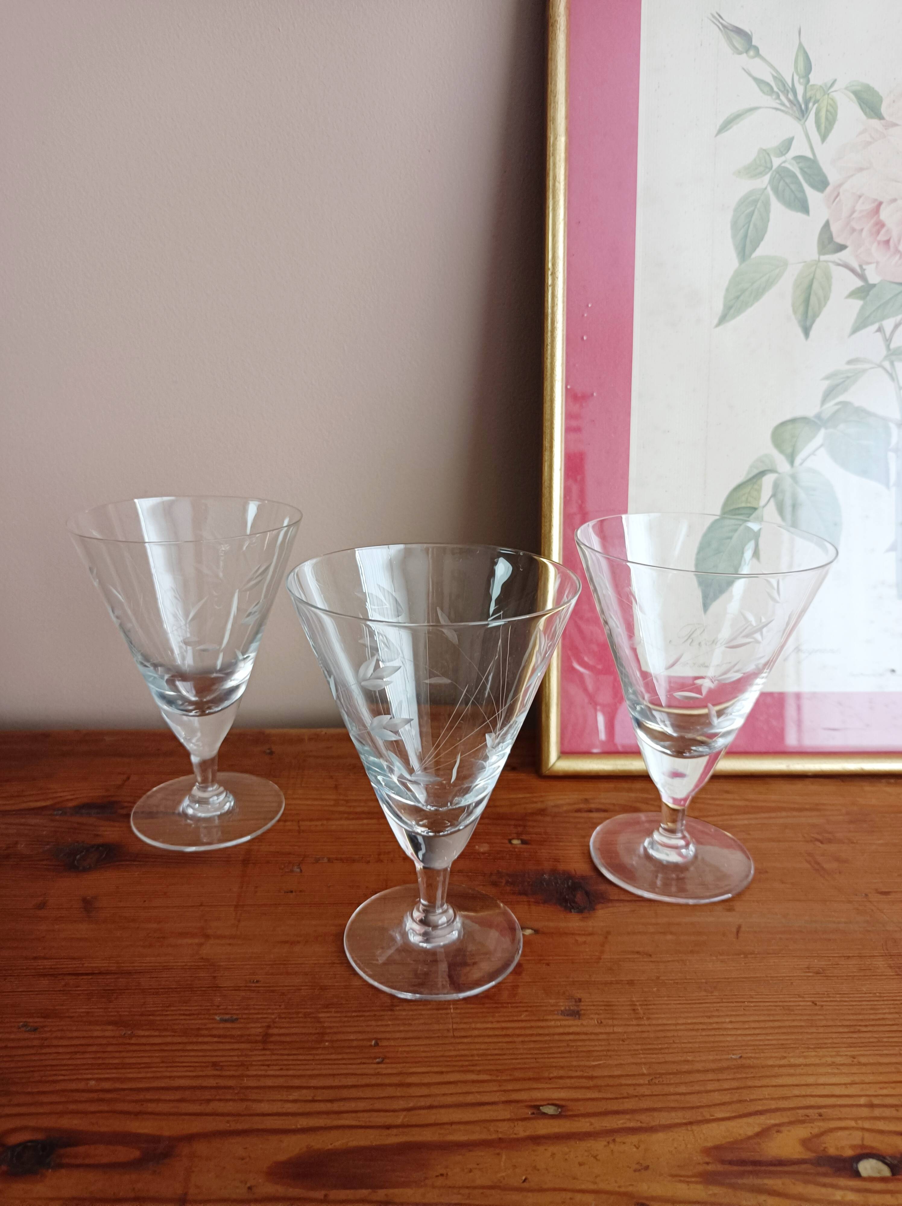 Set of 3 stemmed glasses, foliage design