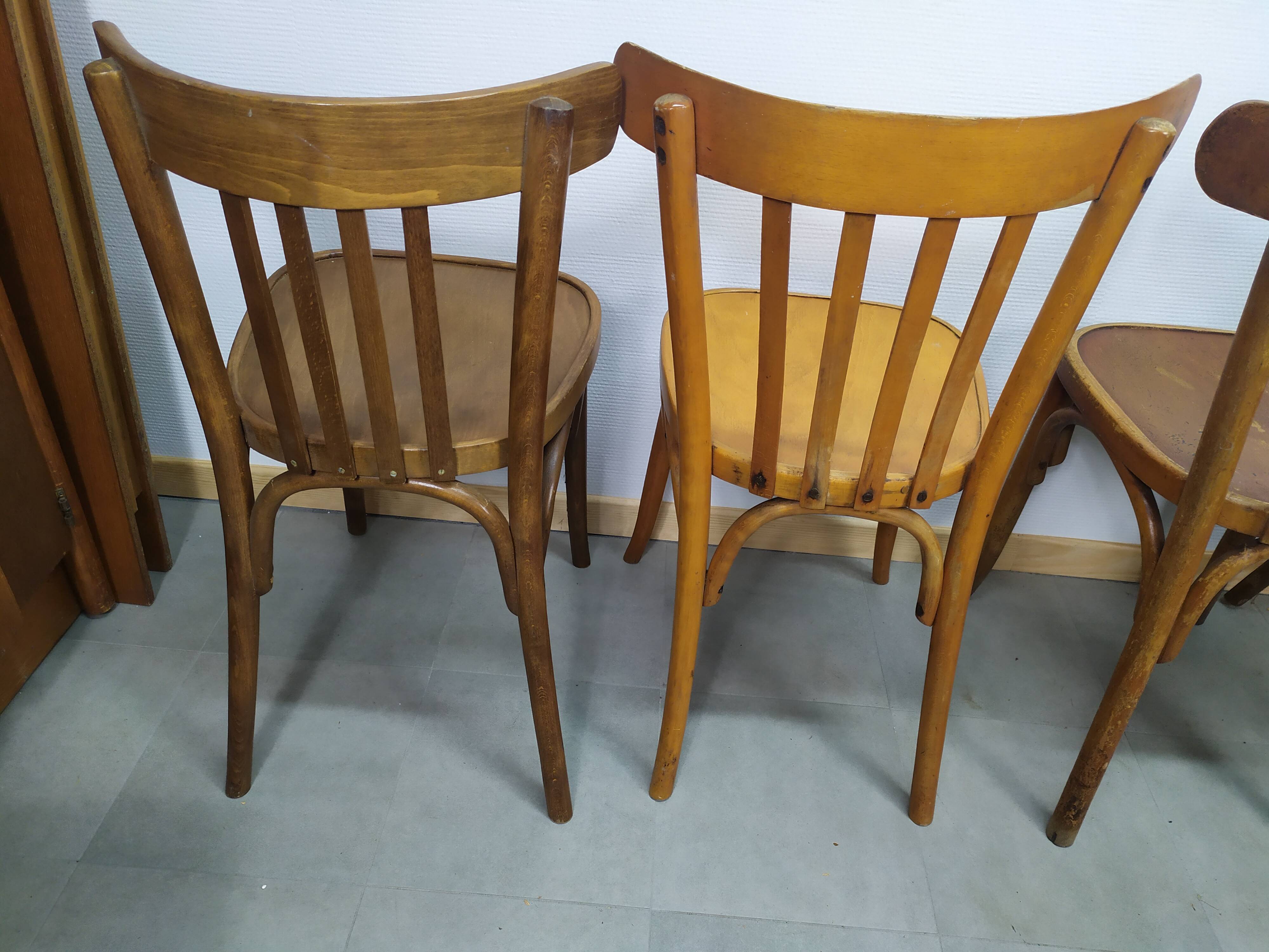 Lot de 4 chaise de bistrot en bois vintage