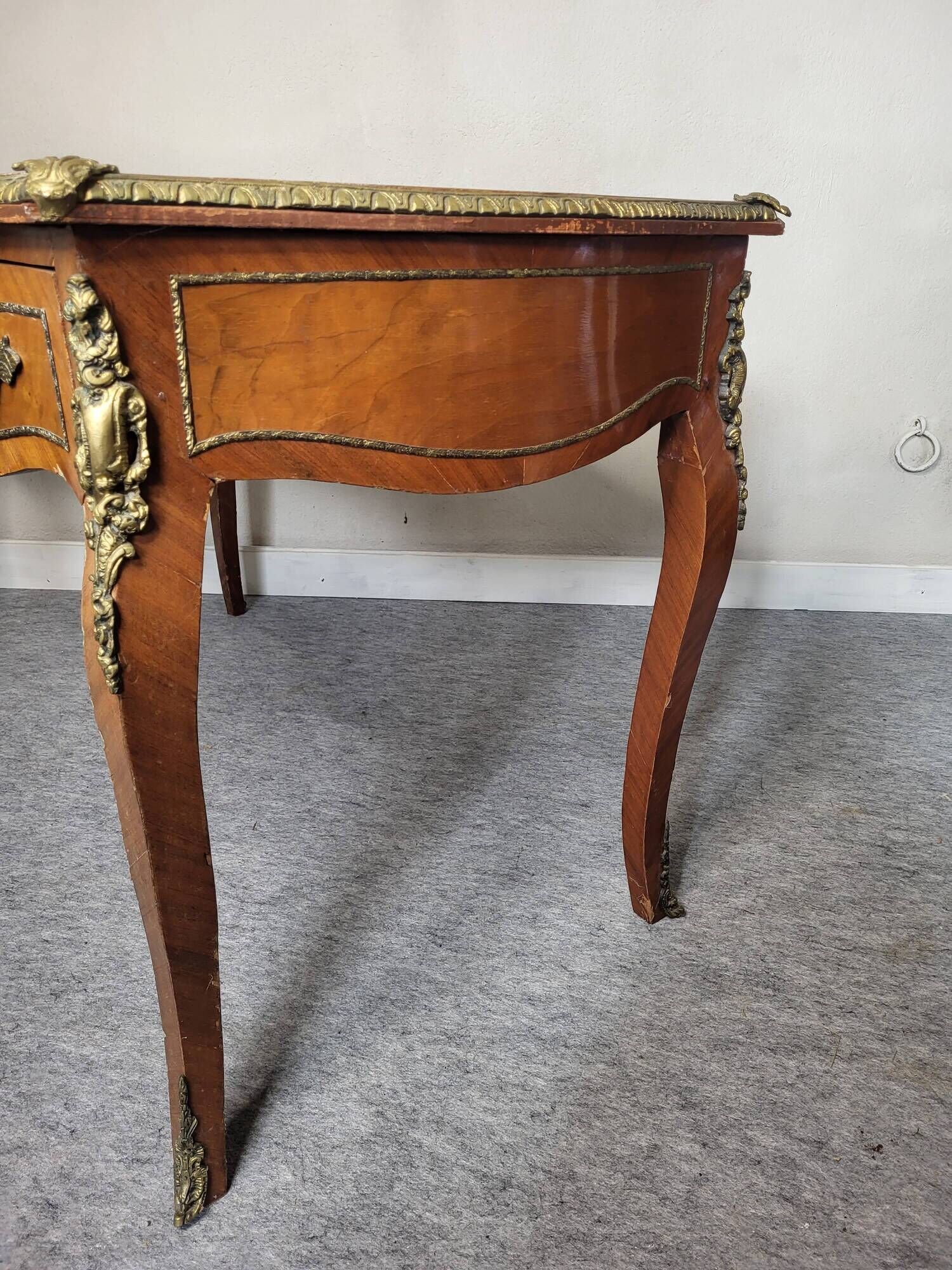 Bureau en marqueterie de bois Style Louis XV époque XIXeme