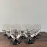 Set of 9 digestive glasses with chiseled garnet art deco feet