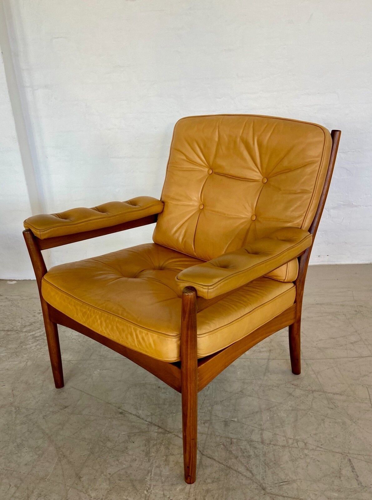 Fauteuil en cuir beige vintage des années 1970 par Göte Möbler.