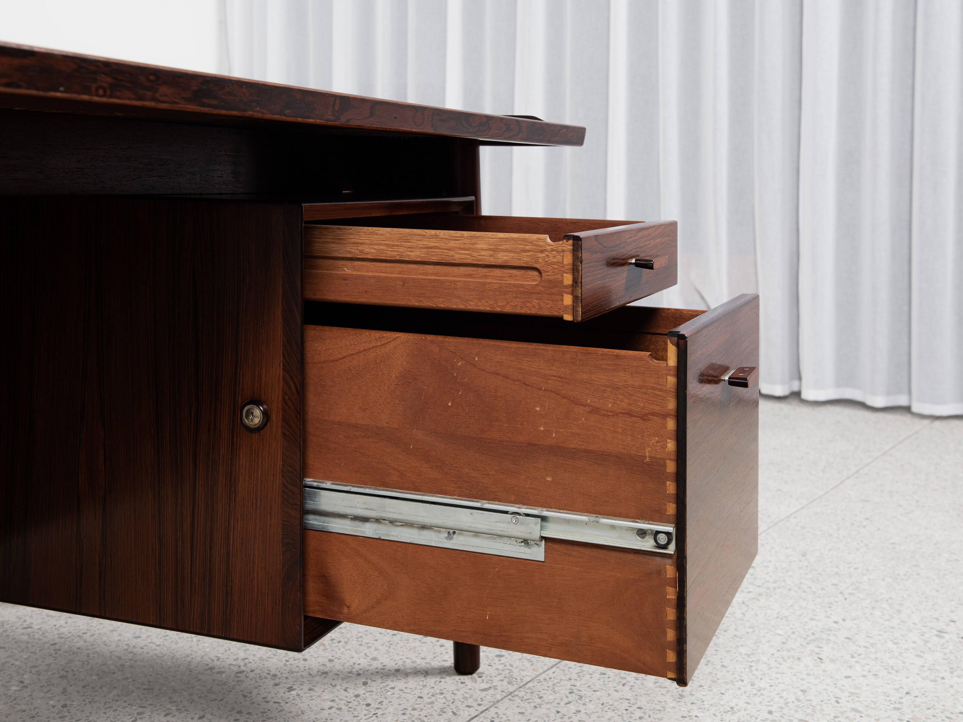 Midcentury Danish desk in rosewood by Arne Vodder for Sibast 1960s