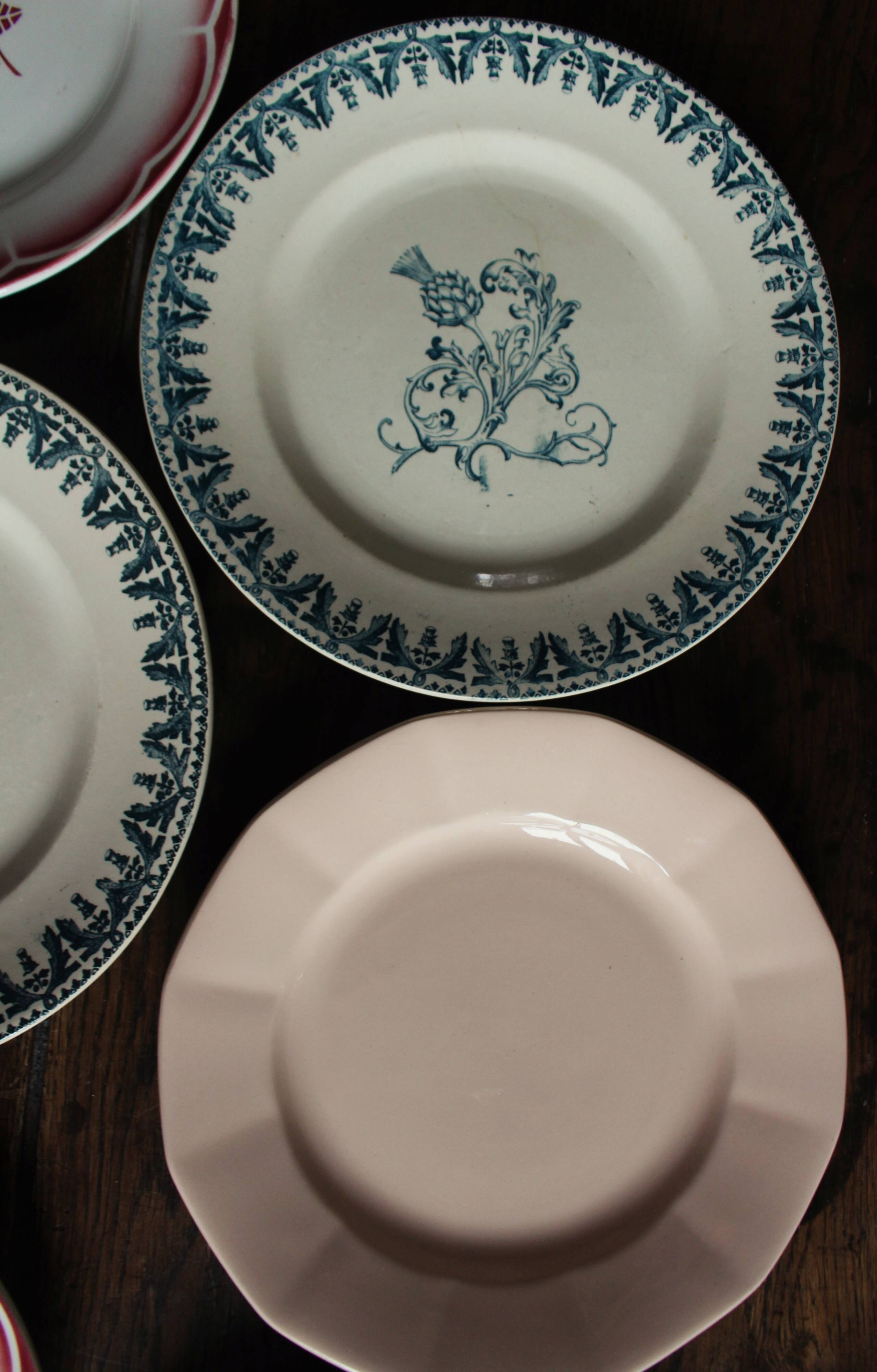 6 mismatched flat plates Terre de Fer Digoin Sarreguemines