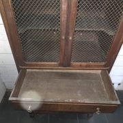 Meuble vintage en chêne avec portes grillagées