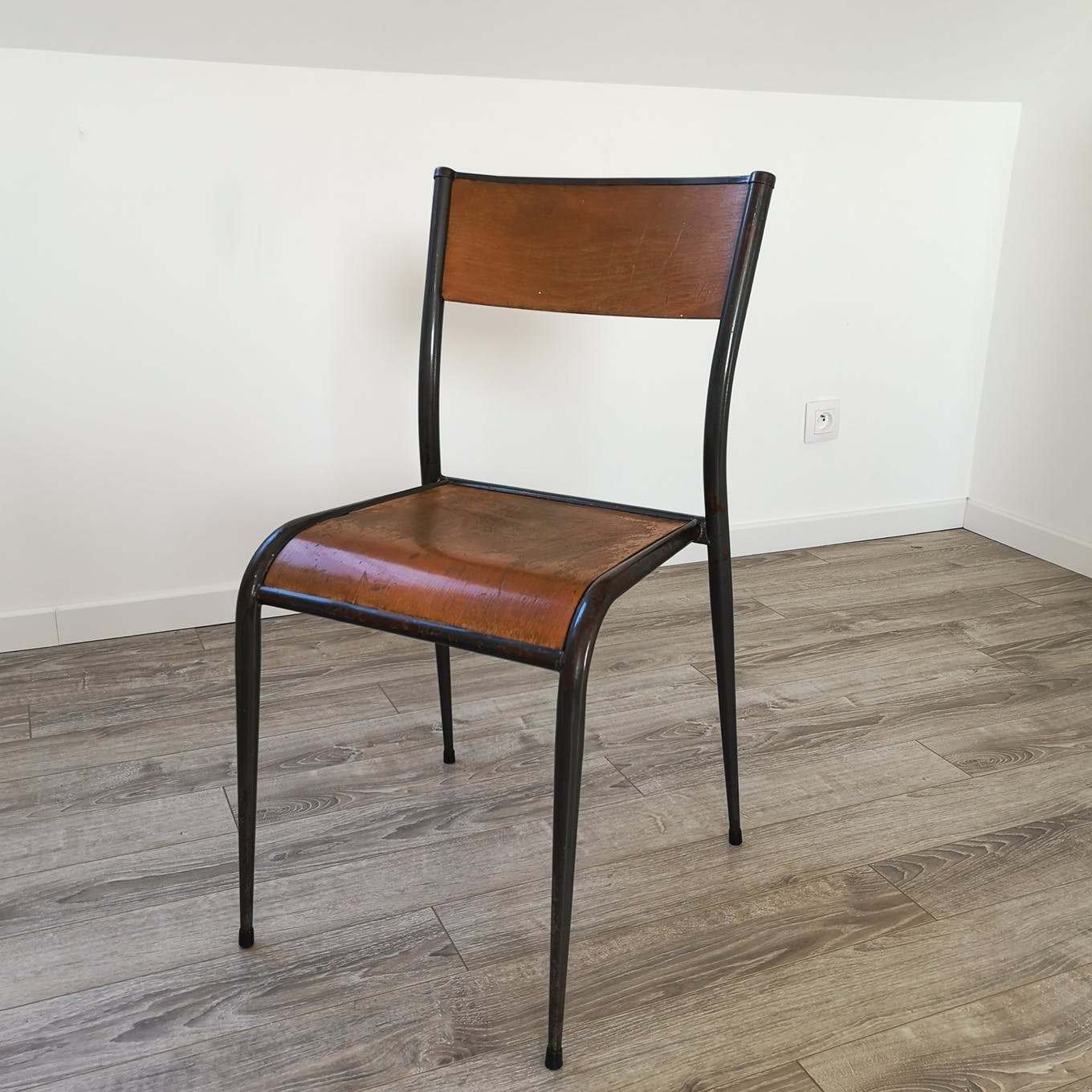 School mullca feet time chair