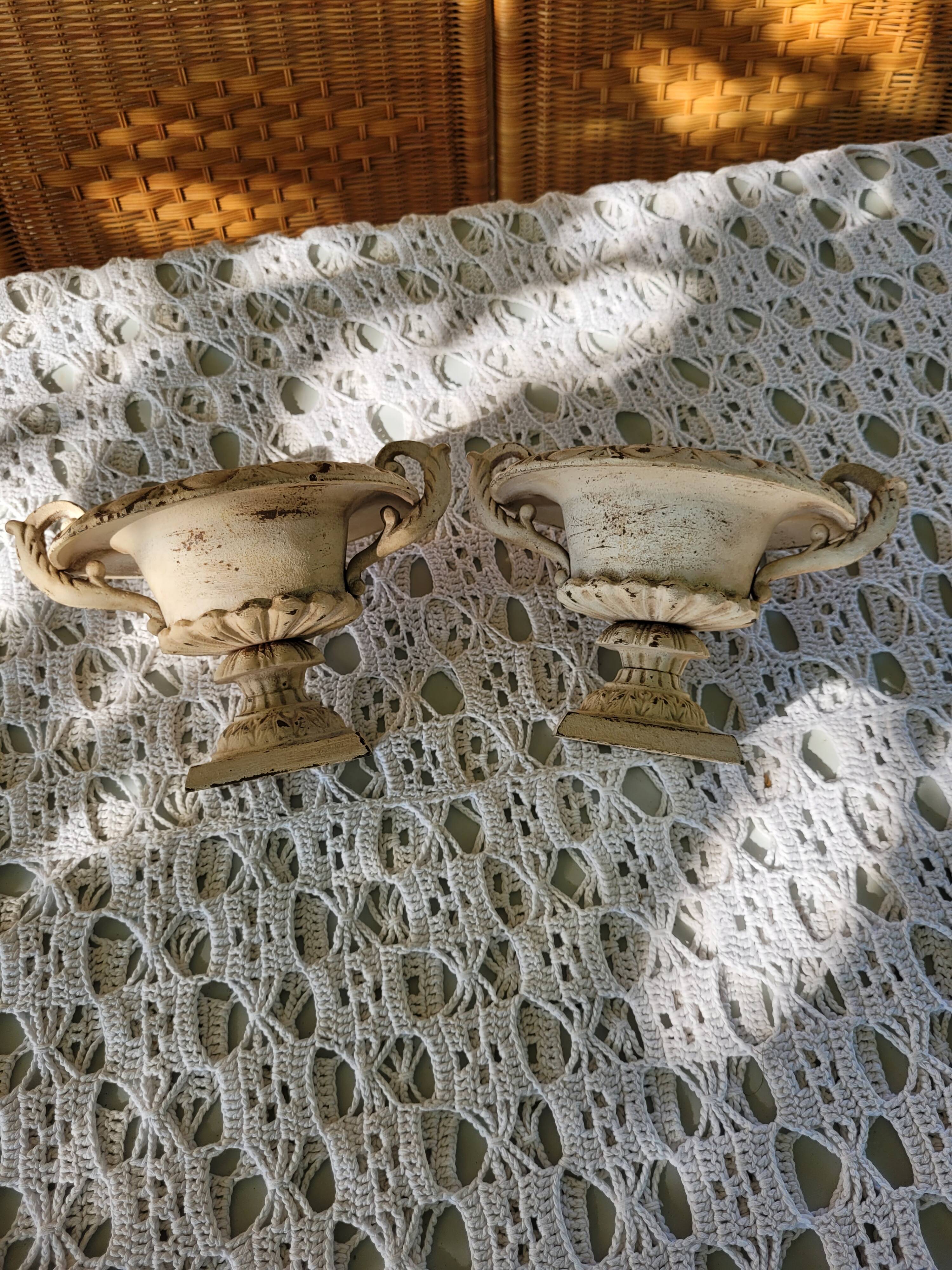 2 medici vases