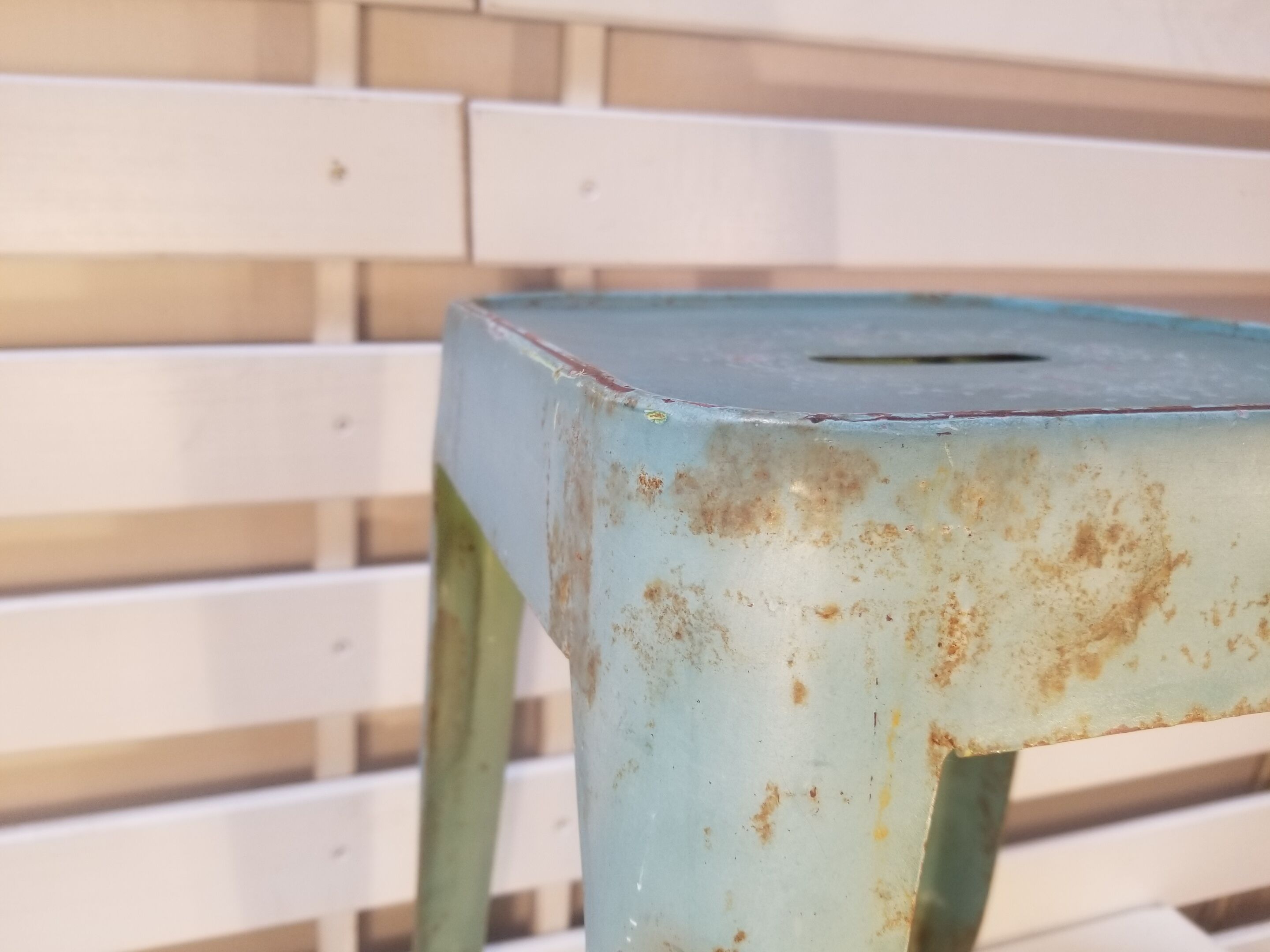 Tabouret vintage industriel en tôle