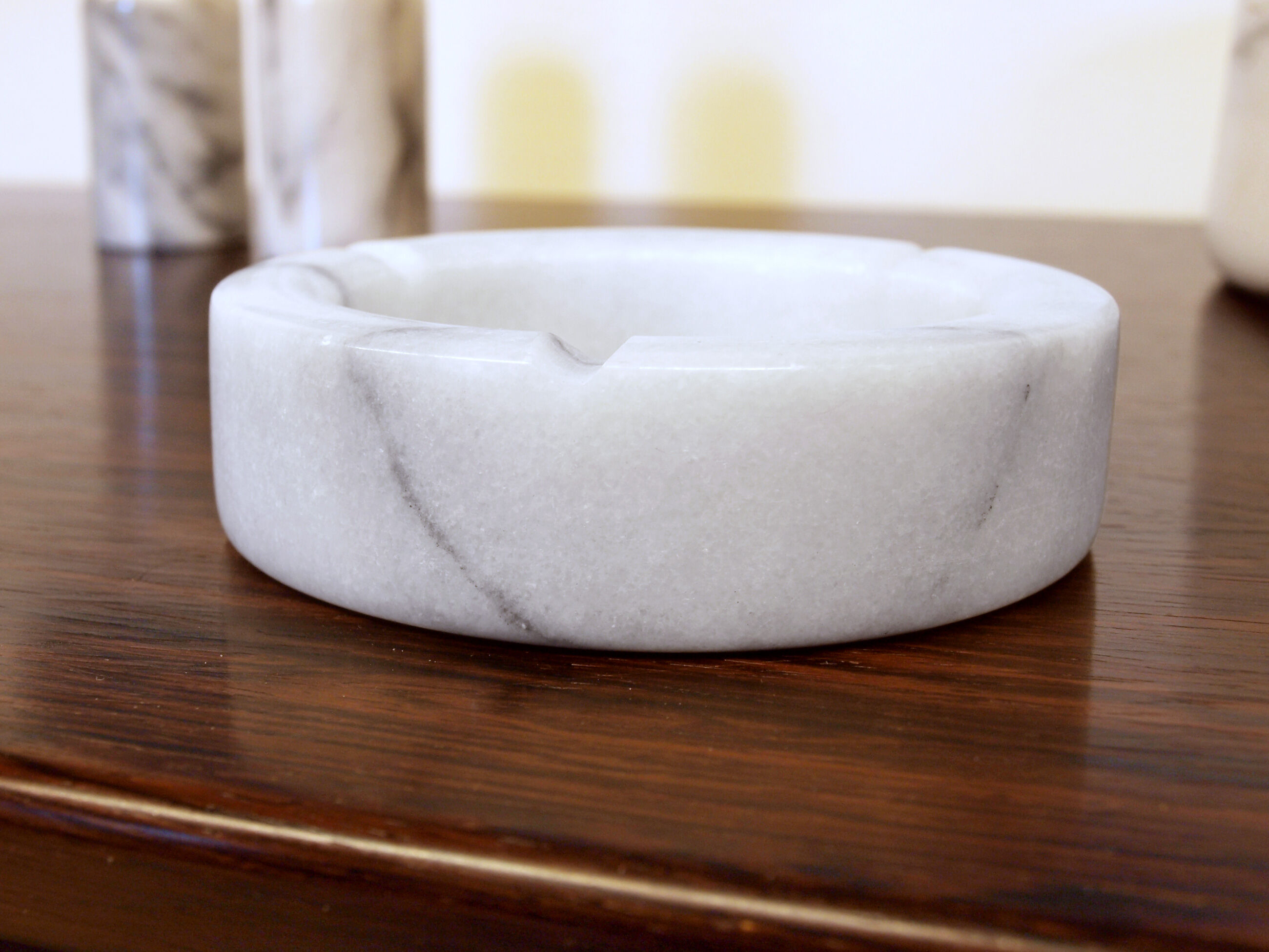 Set of table accessories in Carrara marble