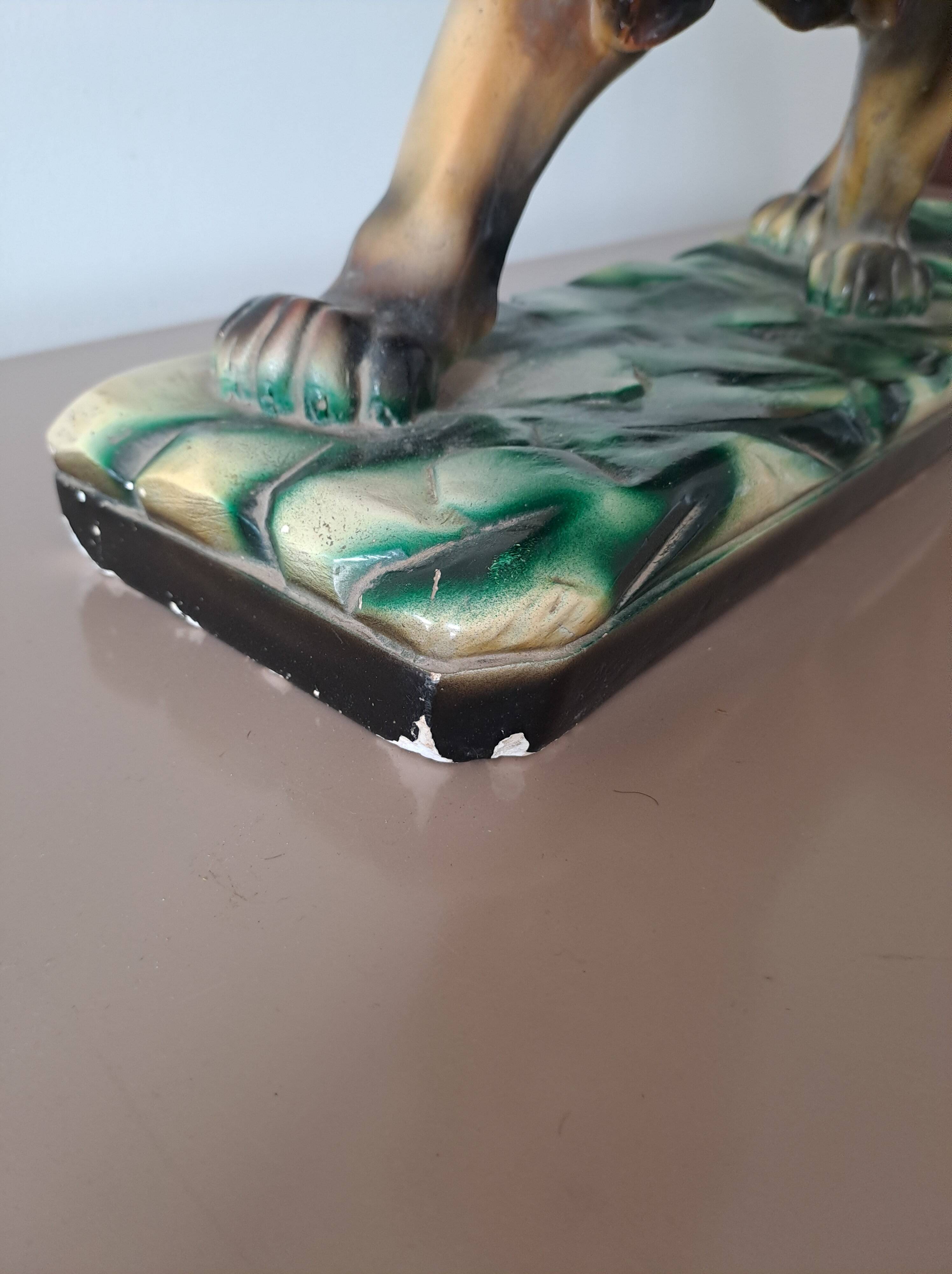 Ancient sculpture of a roaring lion – A. Biacioni Tours, n°108