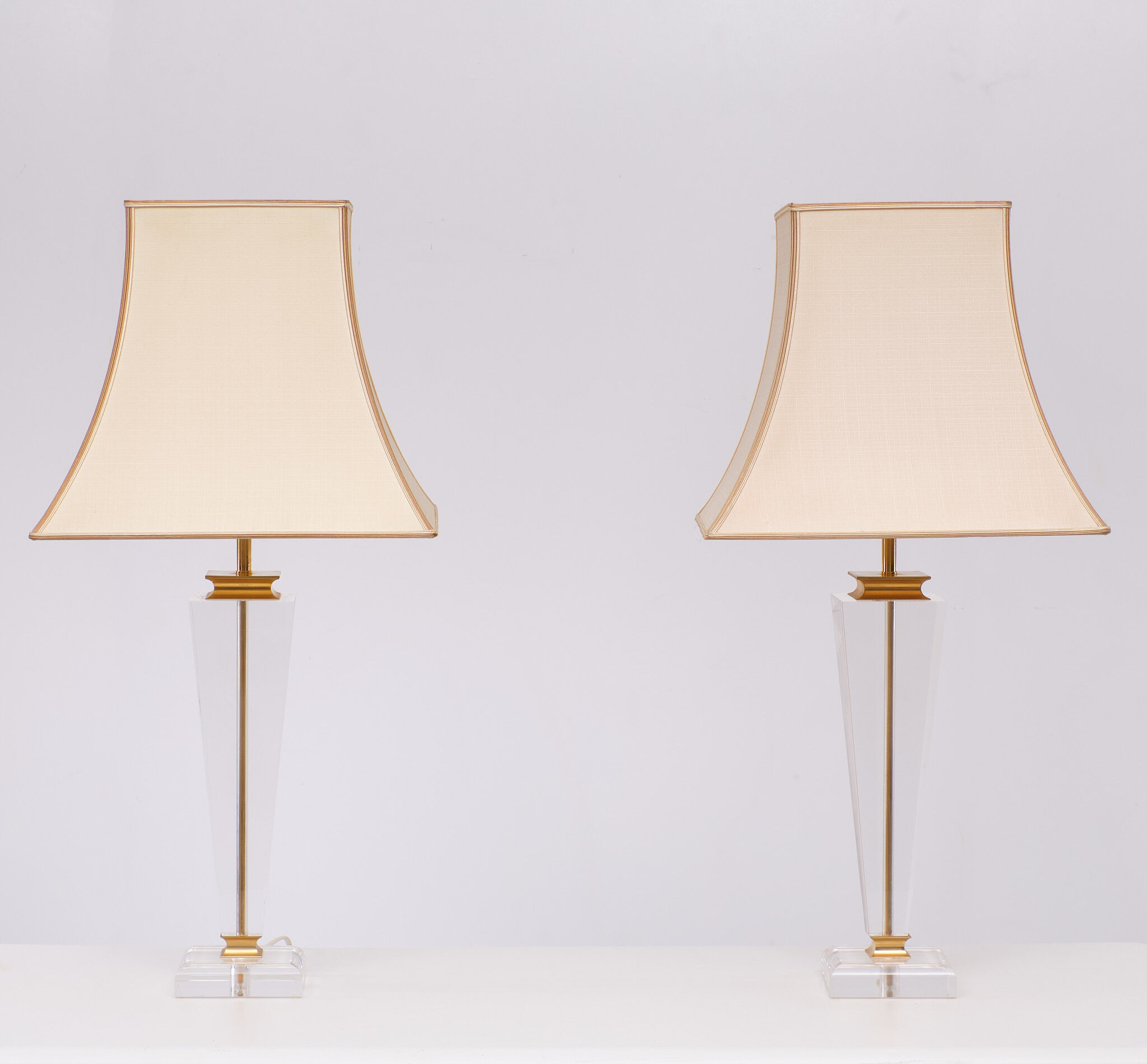 Paire de lampes de table Hollywood Regency lucite 1970 France