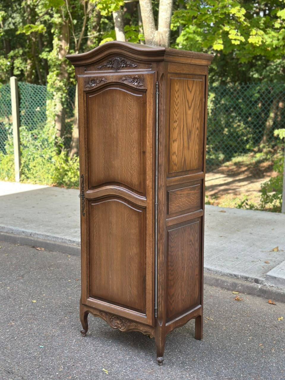 Single door oak wardrobe in Louis XV style – Vintage wardrobe