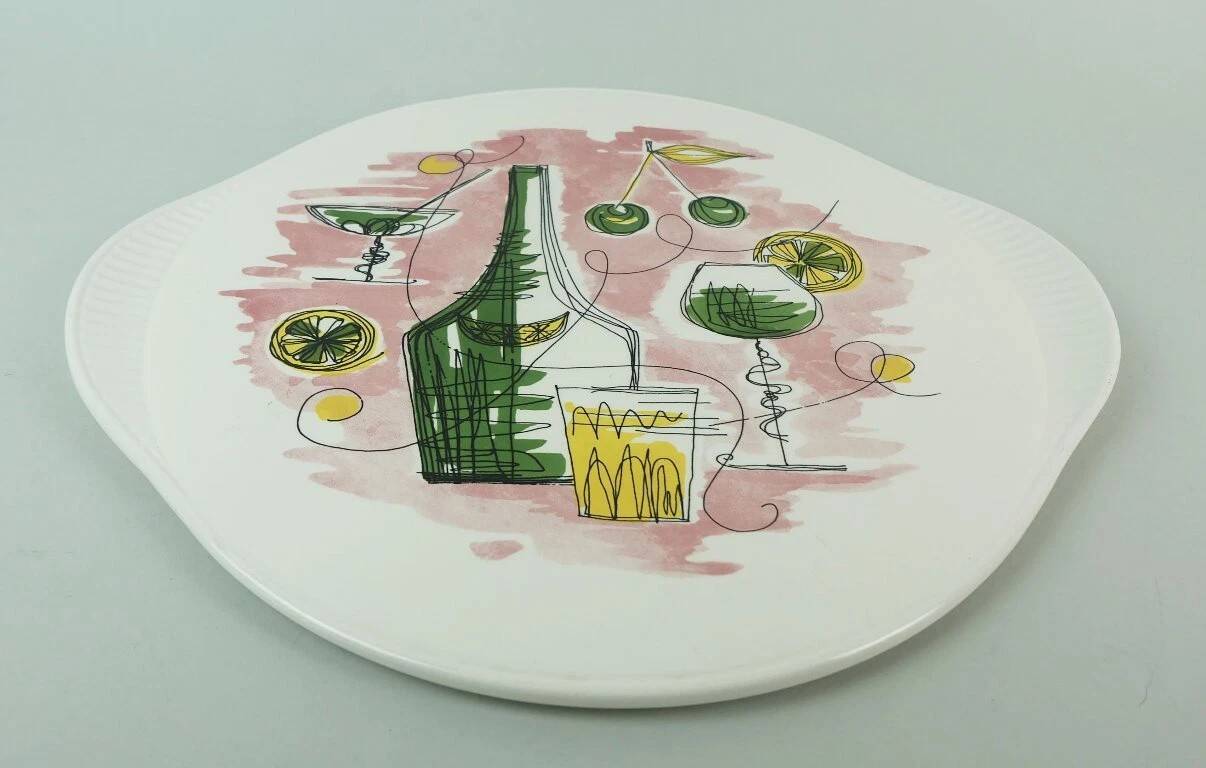 Assiette à gâteau des années 1950 avec de beaux décors de cocktail et de bar à grünstadt.