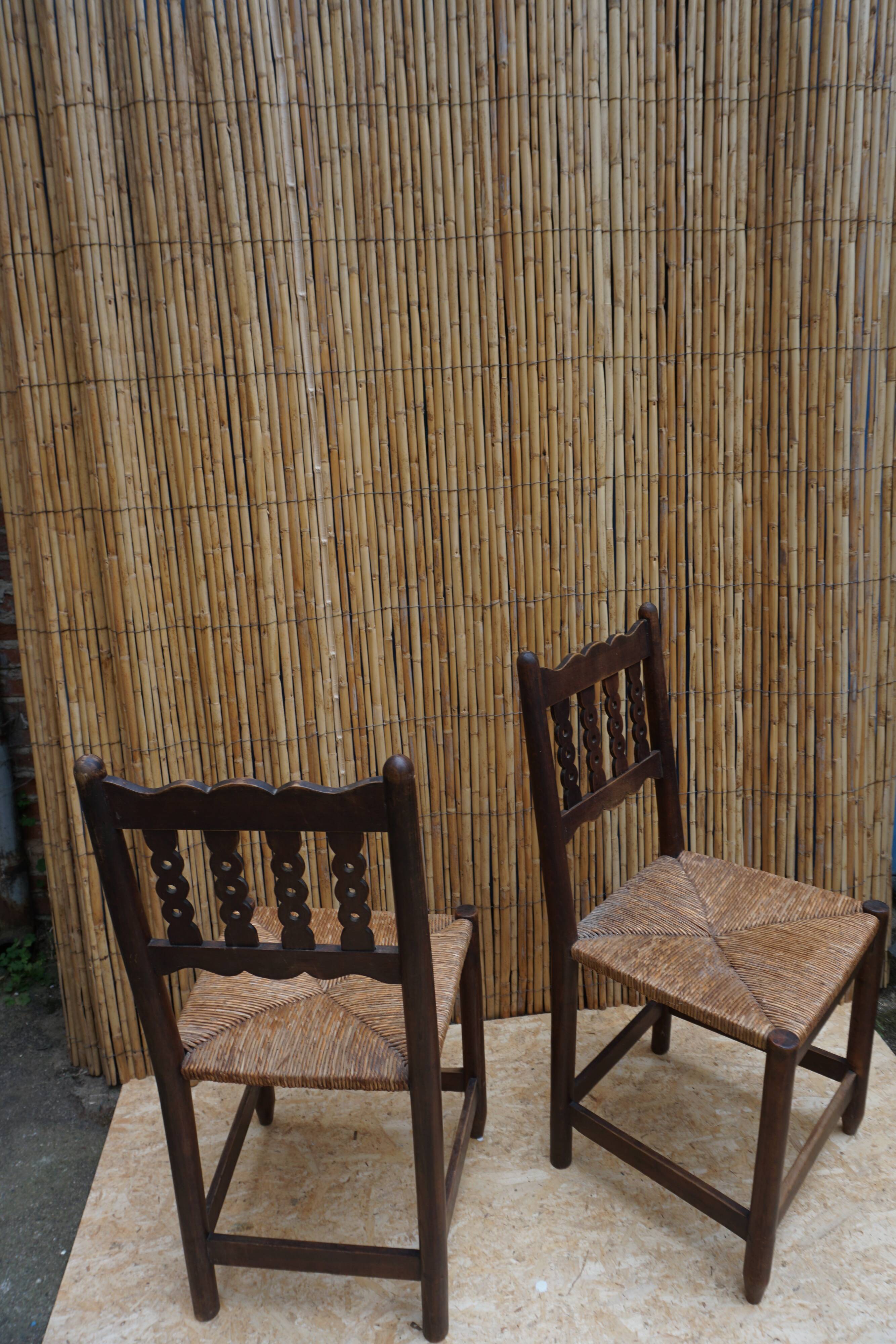 Paire de chaises de ferme paillées anciennes