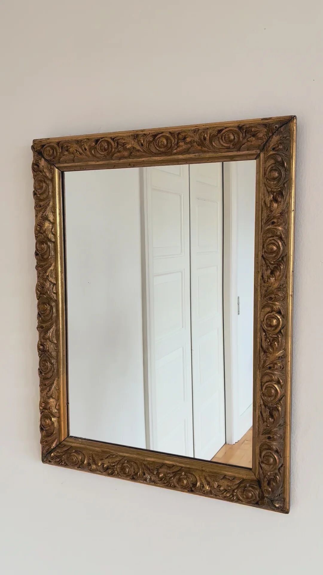 Miroir mural en bois doré antique français en or