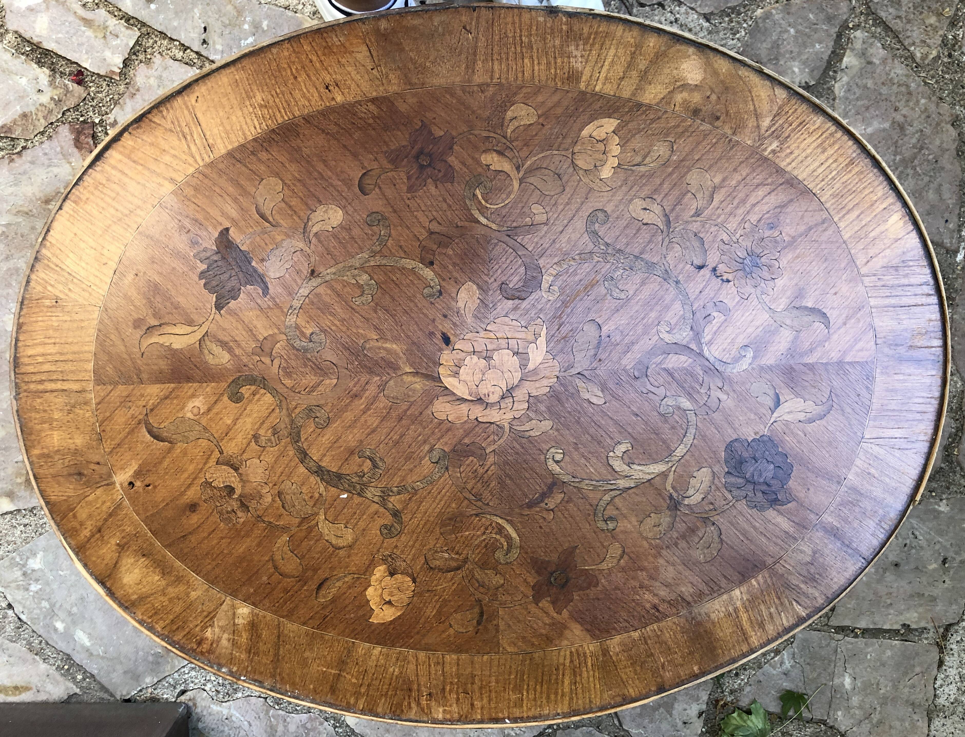 Oval coffee table in marquetterie