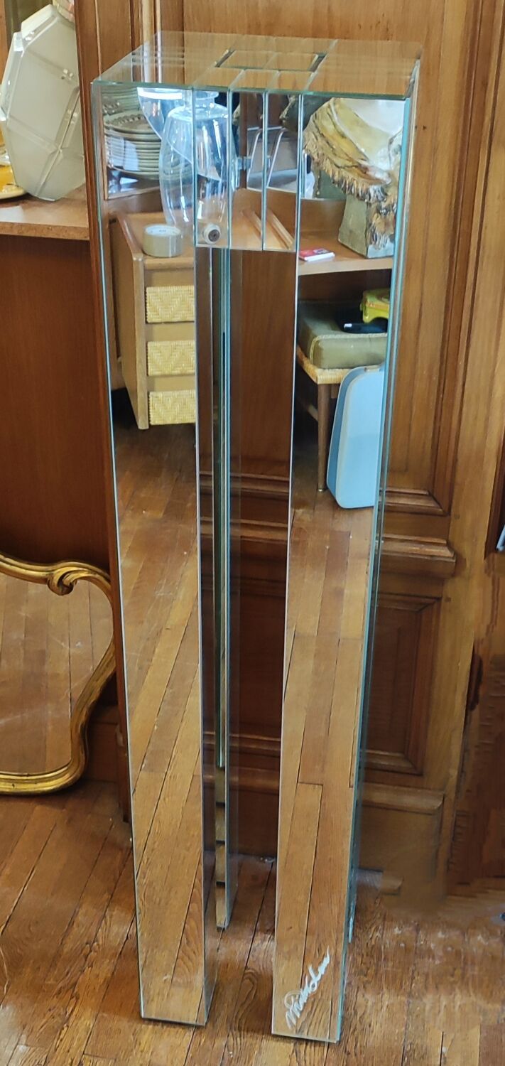 Pedestal column all glass