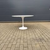 Original Knoll Tulip dining table in Carrara marble (120cm)