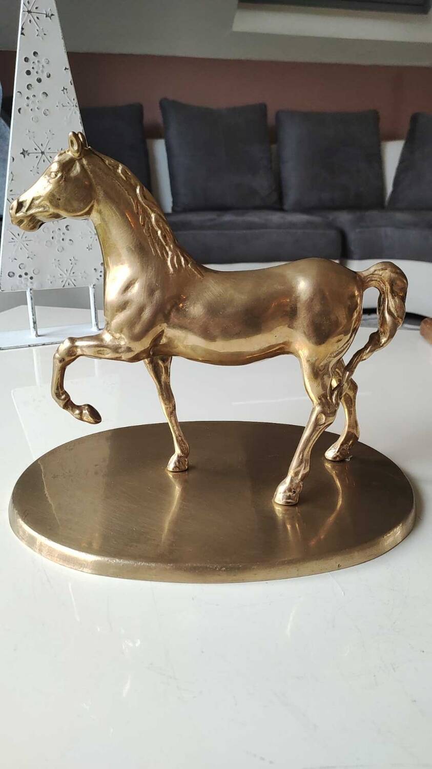 Large vintage horse in exercise figurine on oval base, in polished brass 26 x 19 cm
