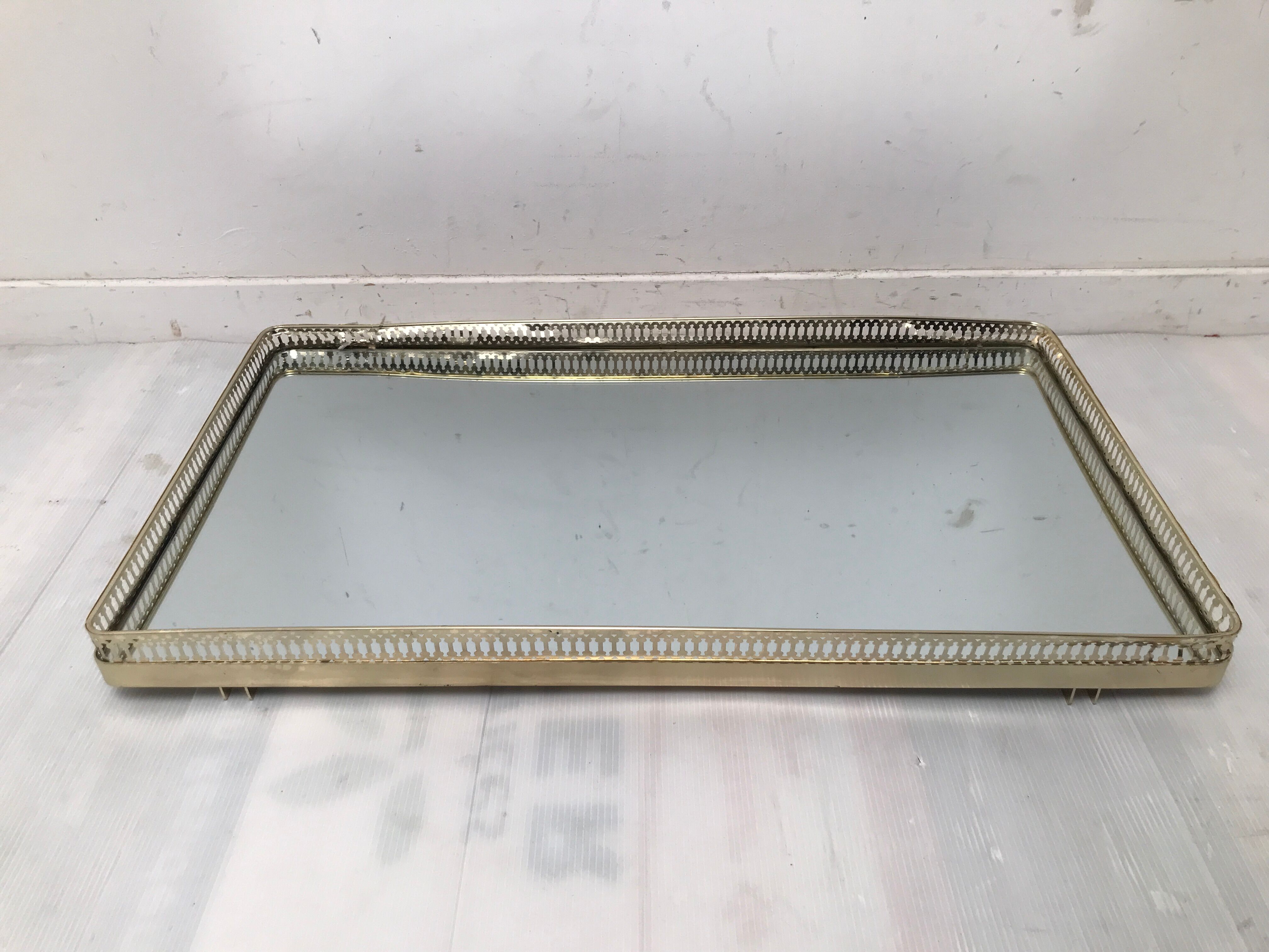 Desert with mirror glass trays