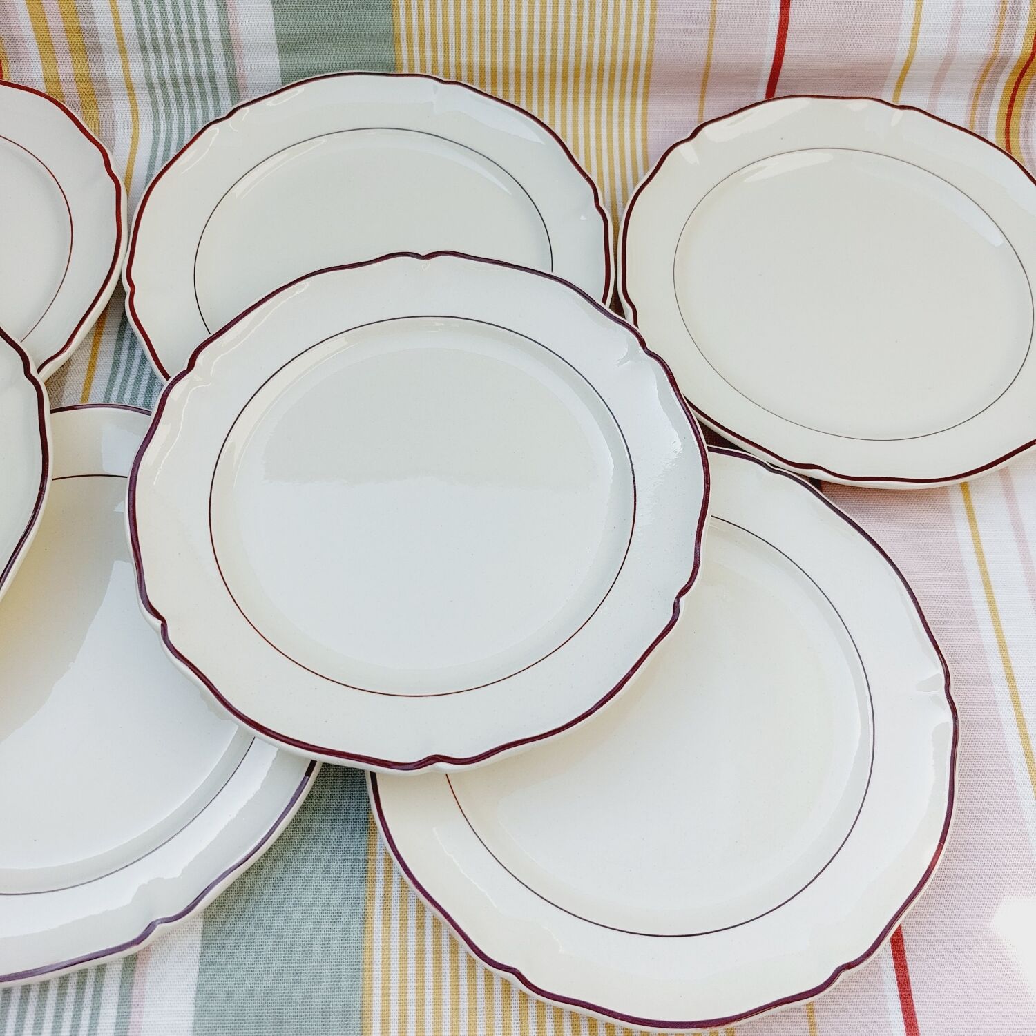 Villeroy & Boch Scalloped Brown Dessert Plates