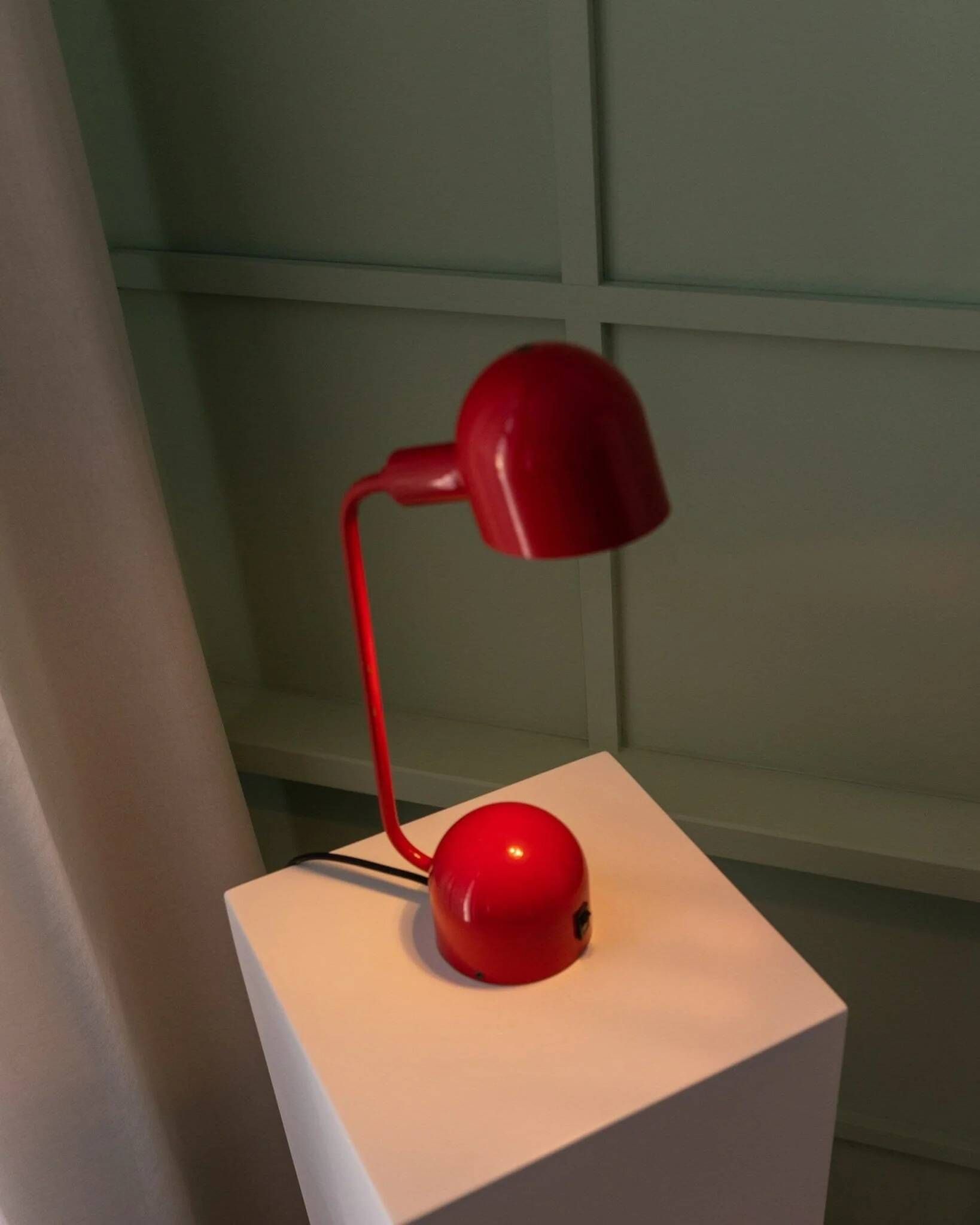 Red painted-metal desk lamp by Barbieri & Marianelli for Tronconi, 1980s Italian Memphis Postmodern design