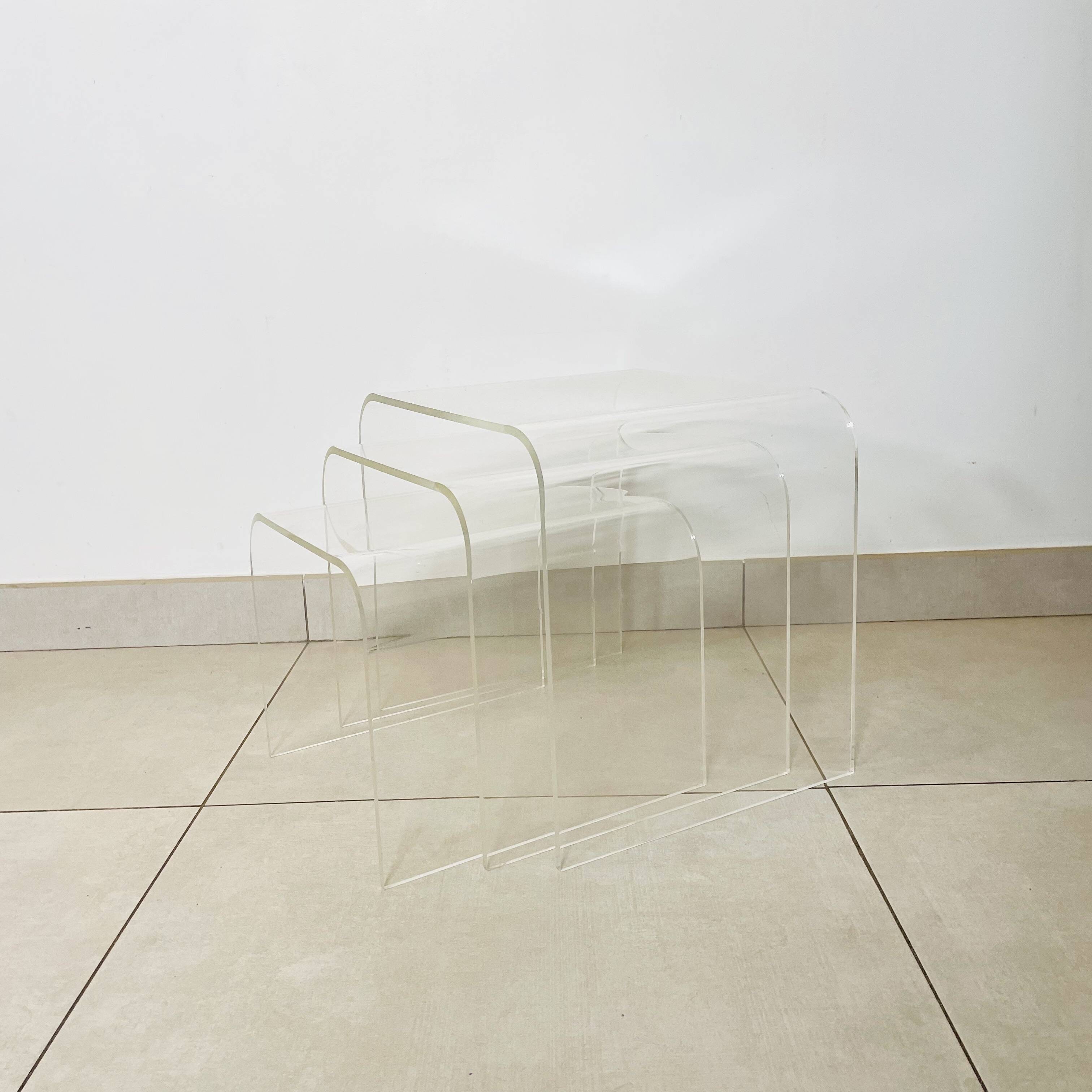 Nesting tables in transparent plexiglass – Design David Lange – 1970s