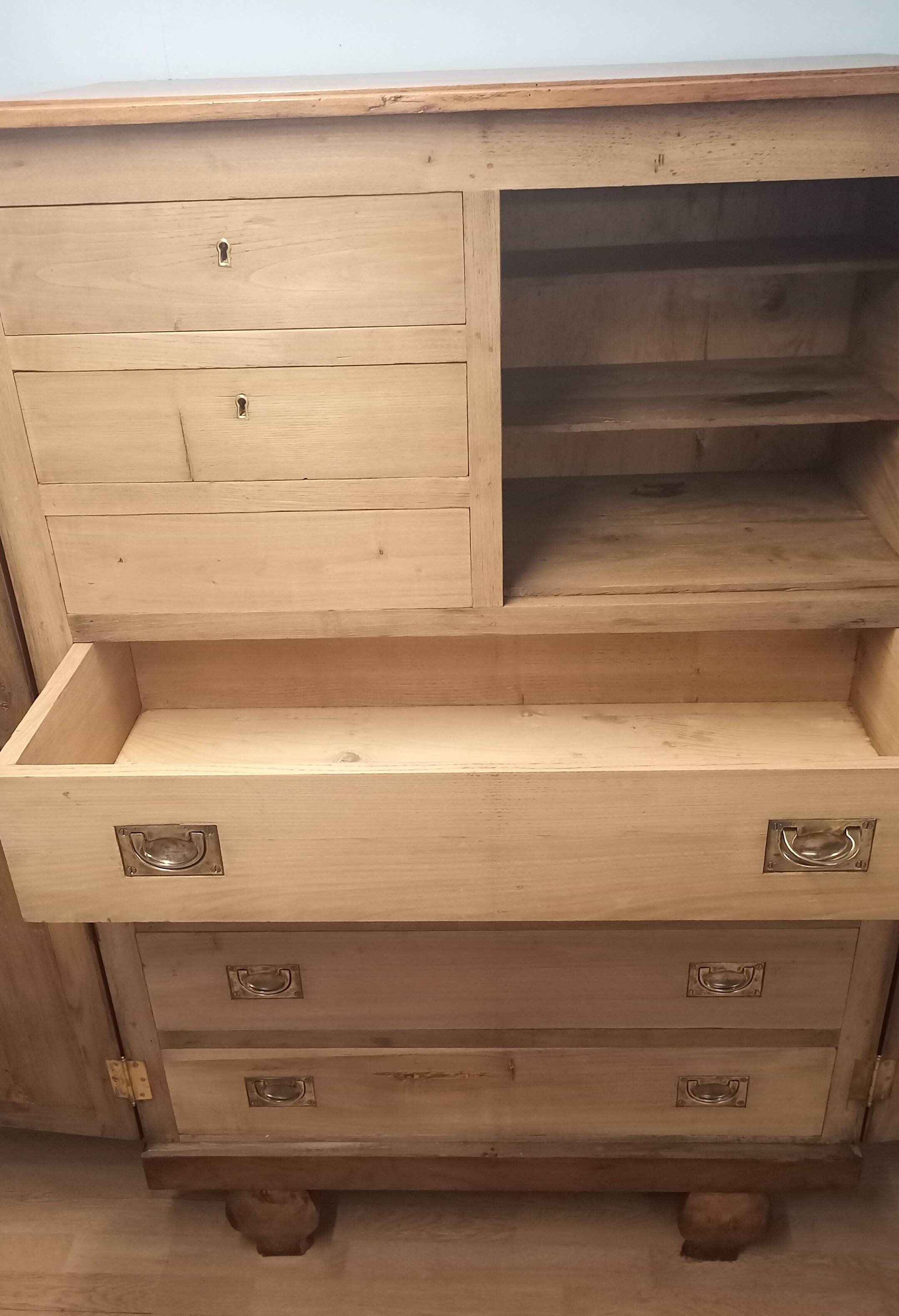 Armoire en noyer italien 1920