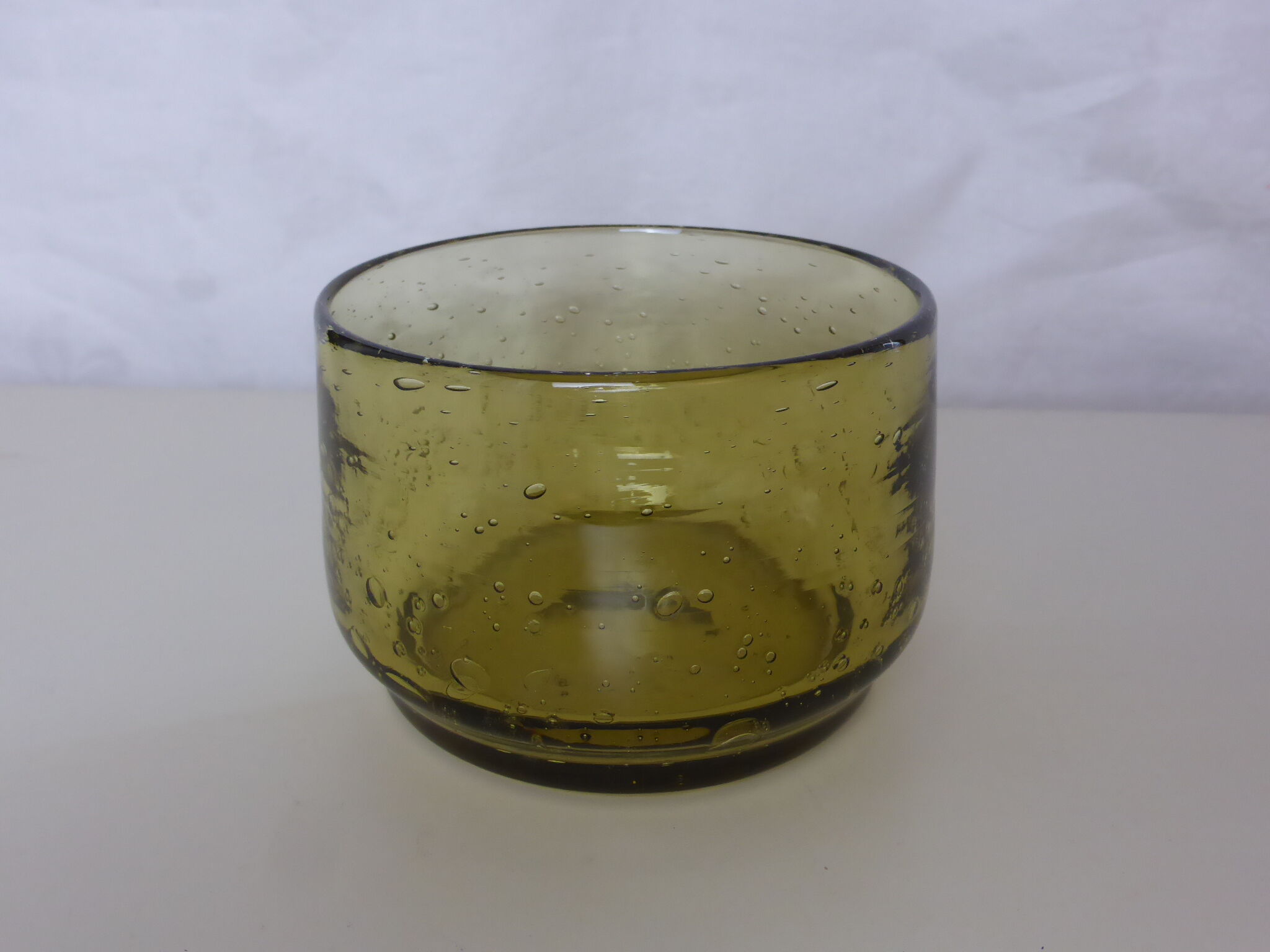 Coupe en verre bullé ocre