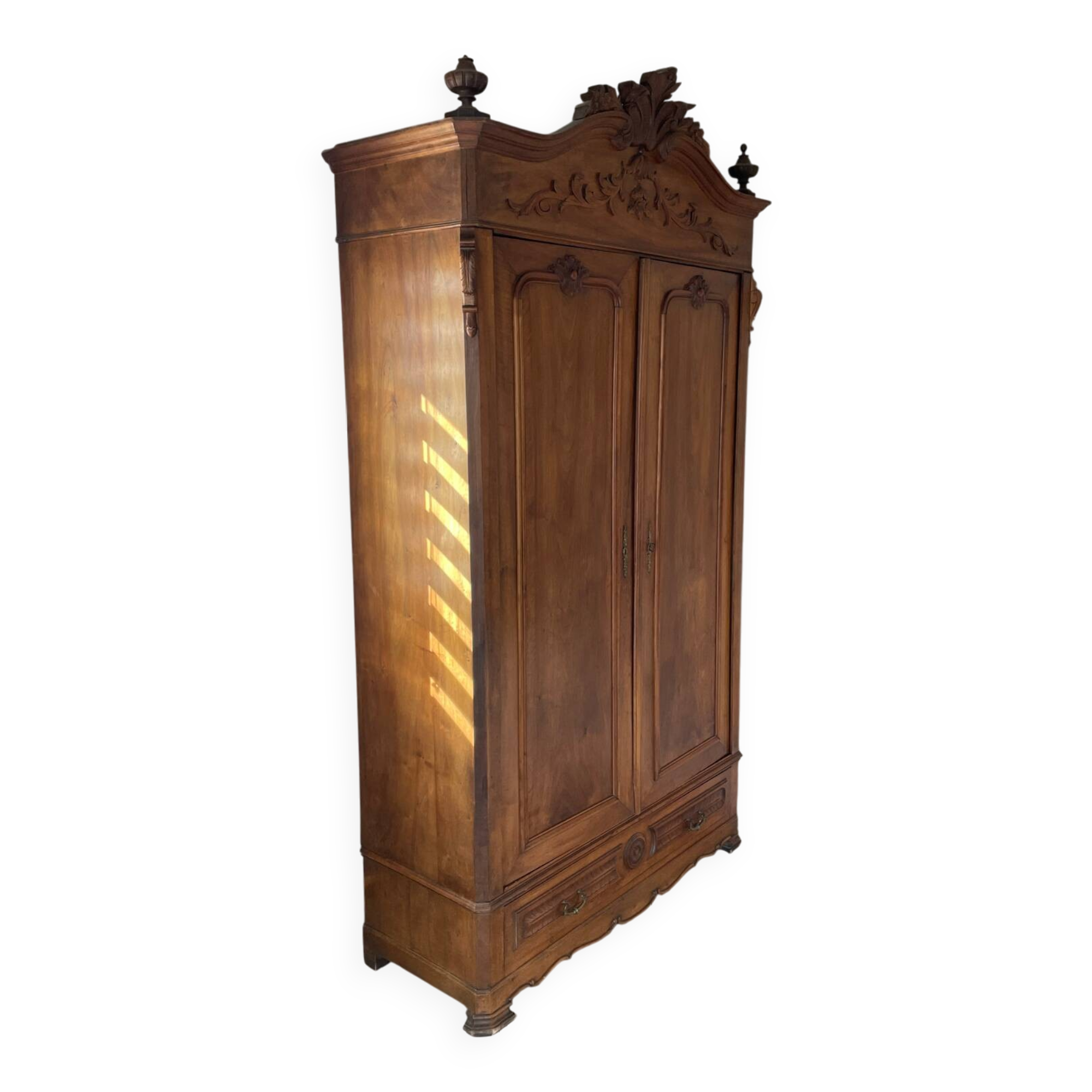 Large solid wood wardrobe from the 1900s-1920s