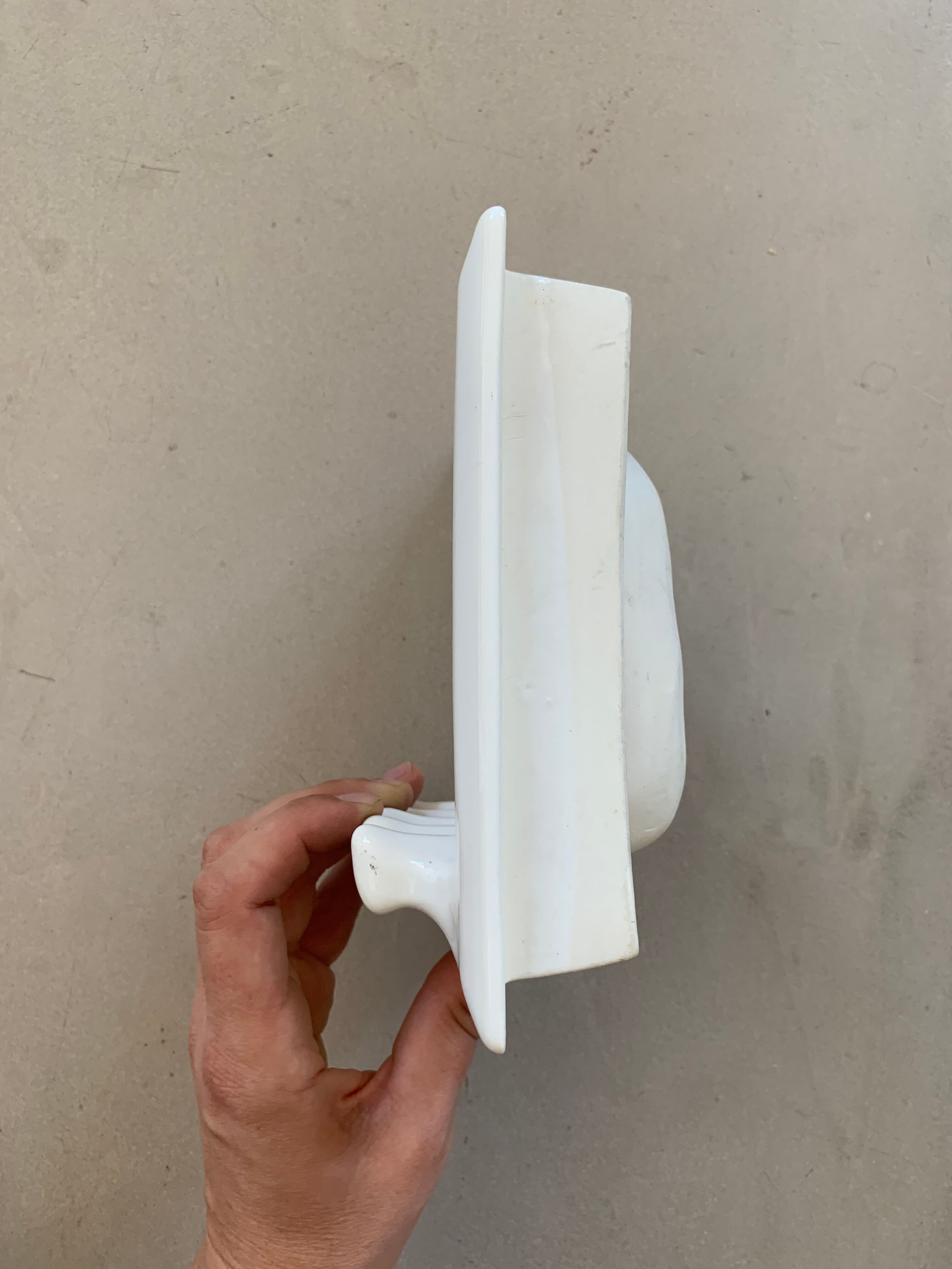 Built-in ceramic wall soap dish